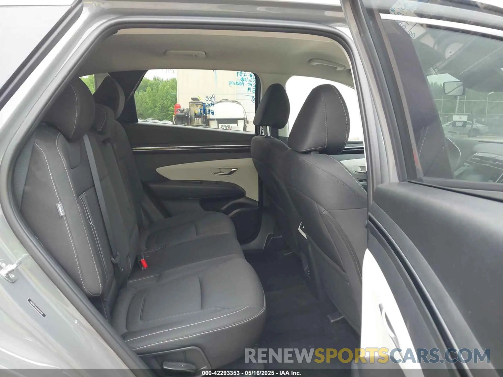 8 Photograph of a damaged car 5NMJBCDE6RH392128 HYUNDAI TUCSON 2024