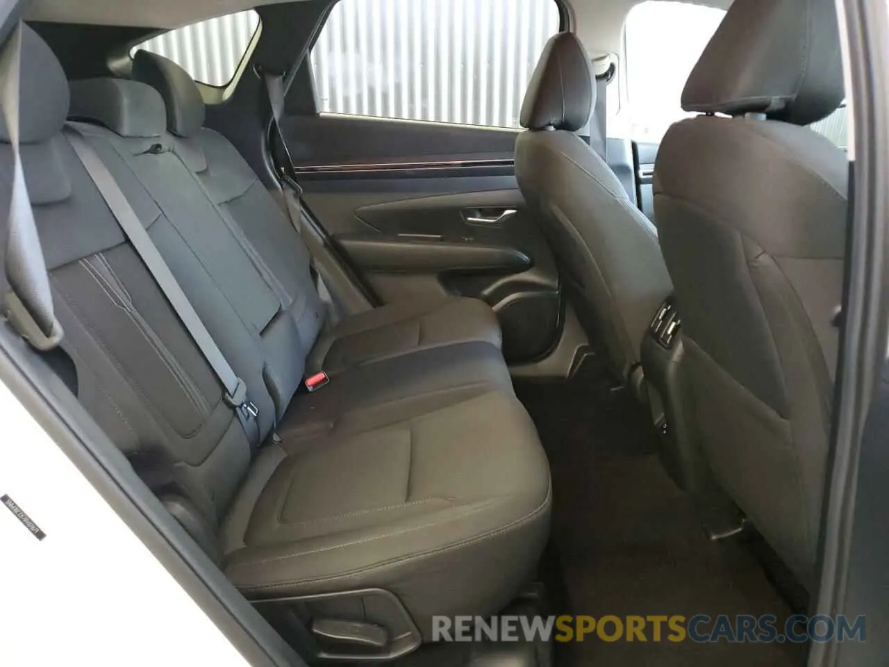 11 Photograph of a damaged car 5NMJBCDE7RH321679 HYUNDAI TUCSON 2024