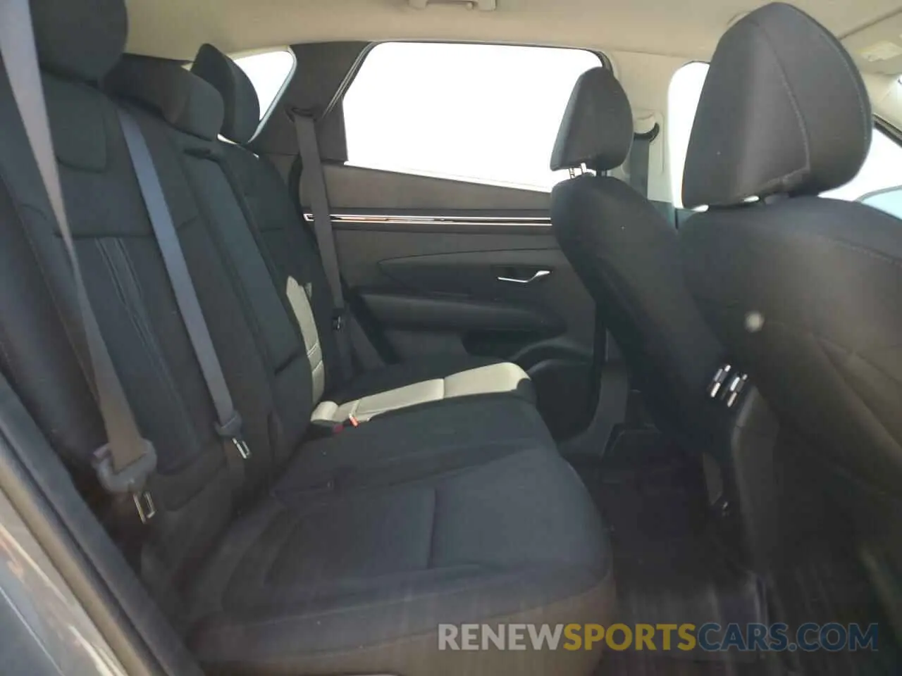 11 Photograph of a damaged car 5NMJBCDE7RH370395 HYUNDAI TUCSON 2024