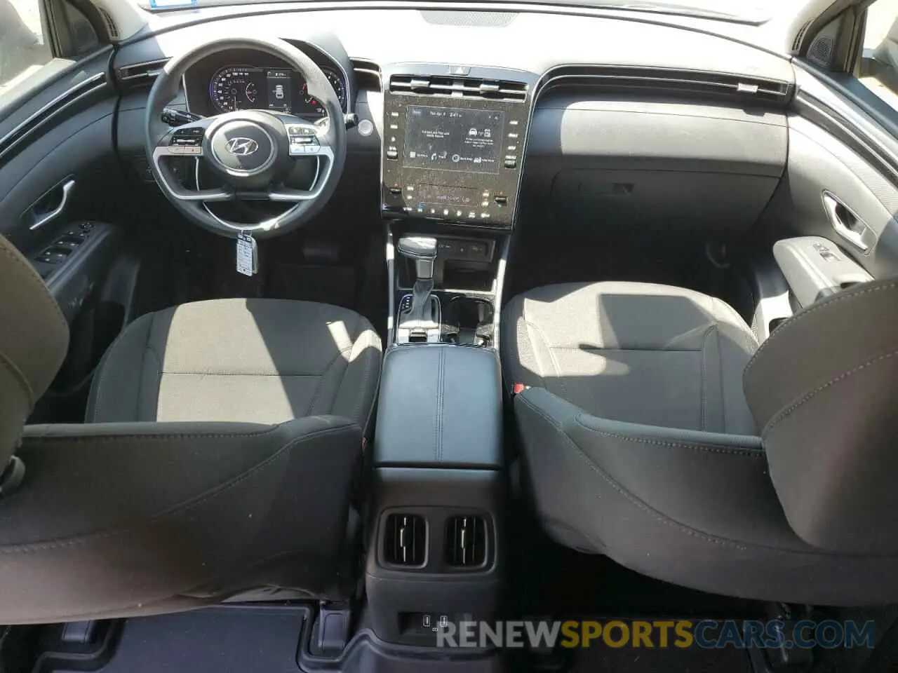 8 Photograph of a damaged car 5NMJBCDE7RH370395 HYUNDAI TUCSON 2024