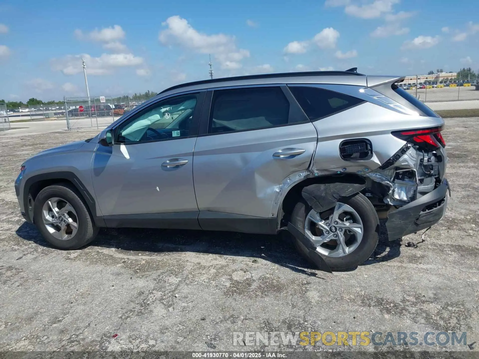 14 Photograph of a damaged car 5NMJBCDE7RH387021 HYUNDAI TUCSON 2024