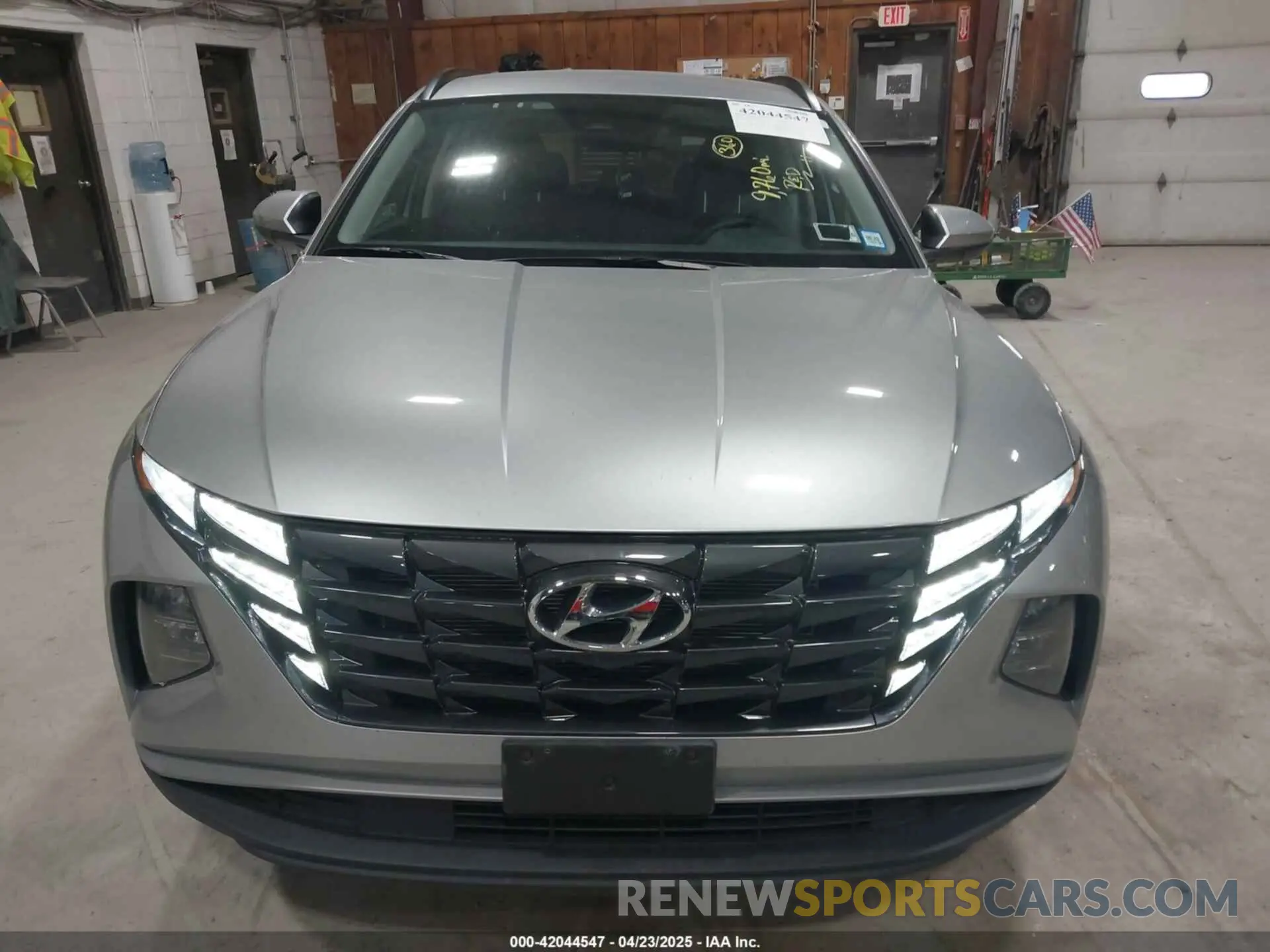 12 Photograph of a damaged car 5NMJBCDE7RH410930 HYUNDAI TUCSON 2024