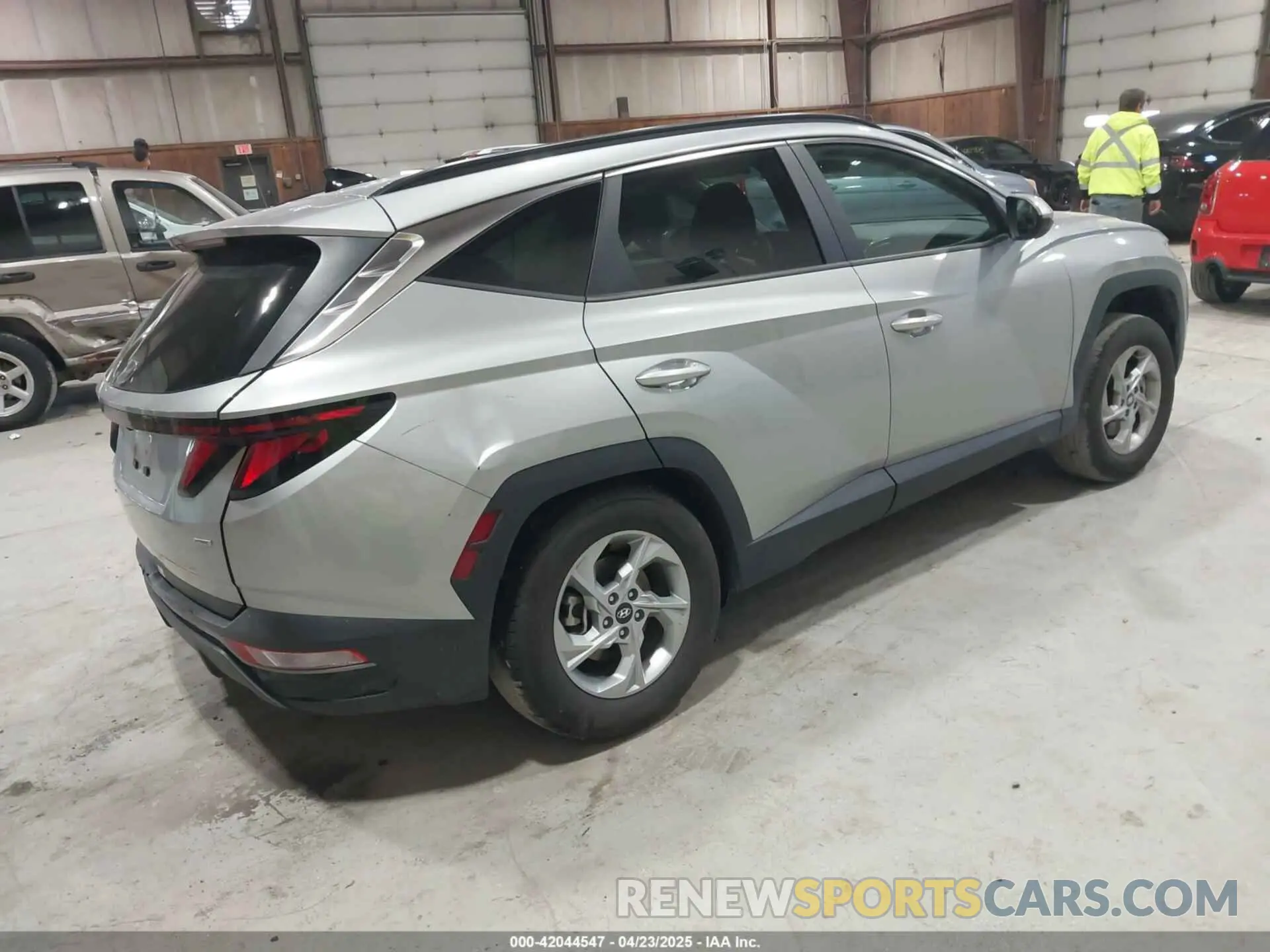 4 Photograph of a damaged car 5NMJBCDE7RH410930 HYUNDAI TUCSON 2024