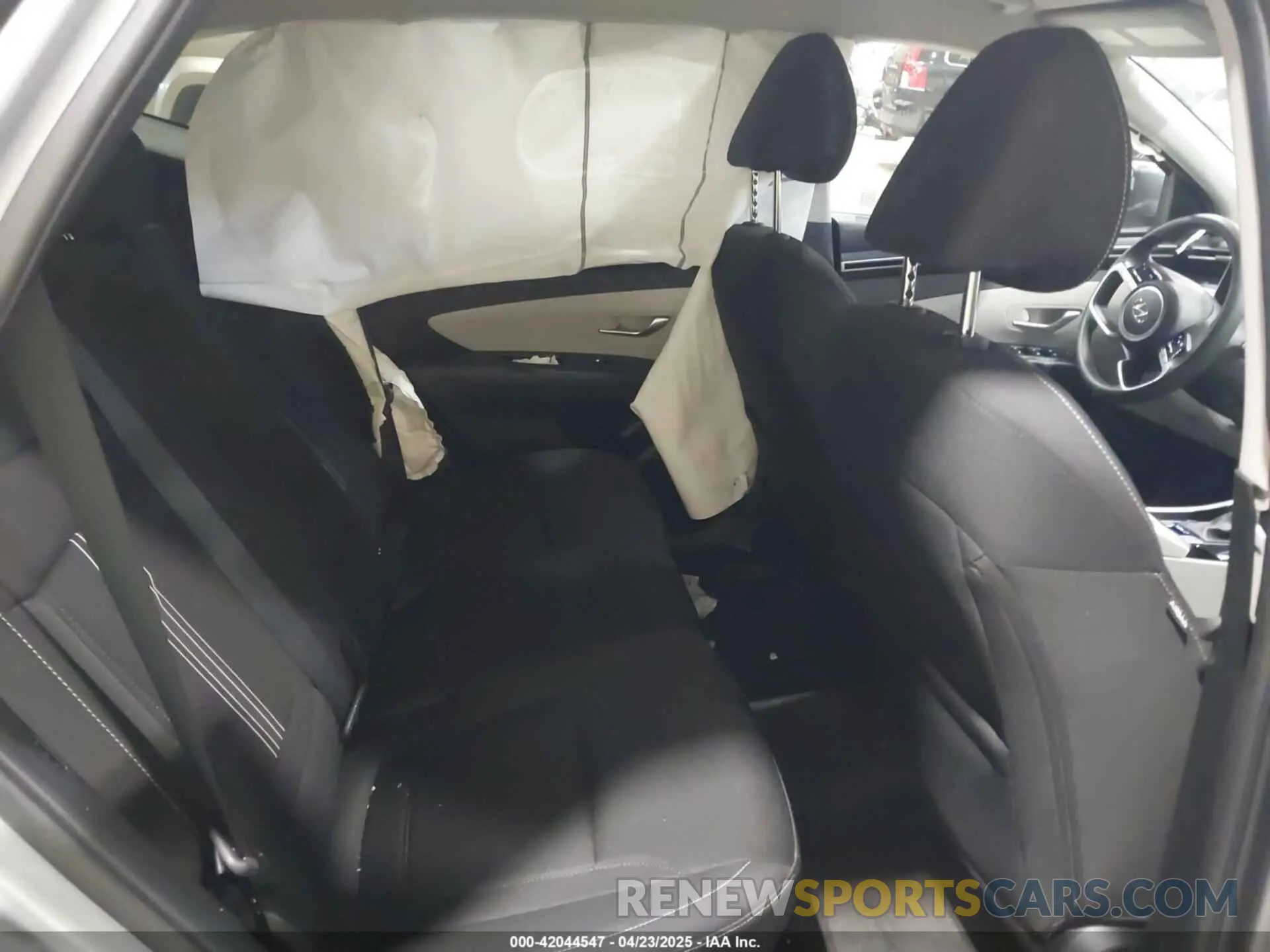 8 Photograph of a damaged car 5NMJBCDE7RH410930 HYUNDAI TUCSON 2024