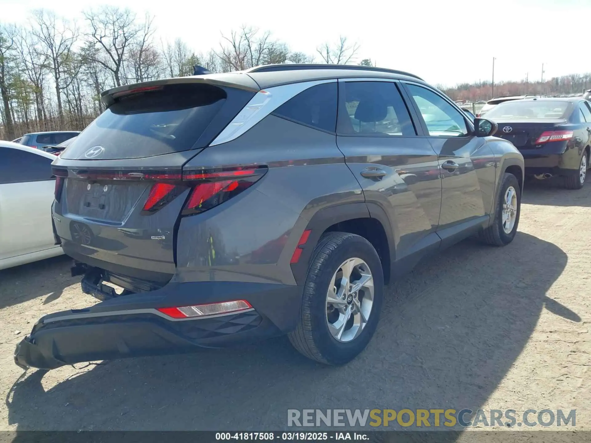4 Photograph of a damaged car 5NMJBCDE8RH297828 HYUNDAI TUCSON 2024