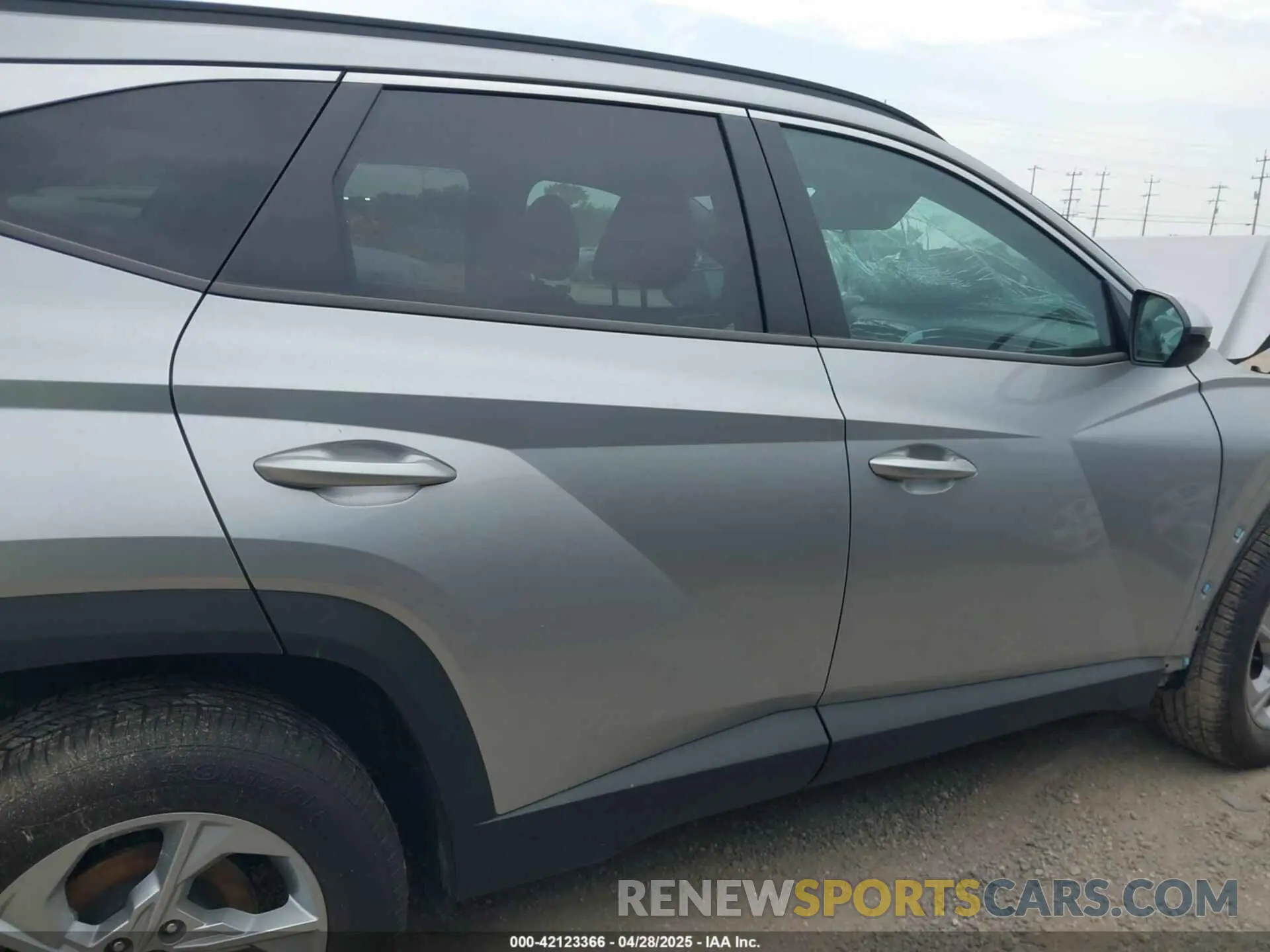 13 Photograph of a damaged car 5NMJBCDE8RH305362 HYUNDAI TUCSON 2024