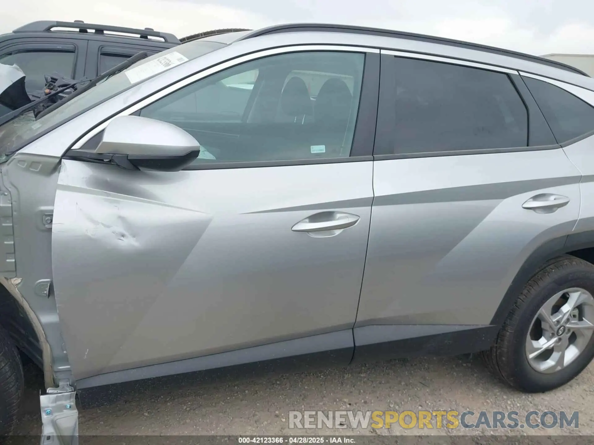 14 Photograph of a damaged car 5NMJBCDE8RH305362 HYUNDAI TUCSON 2024