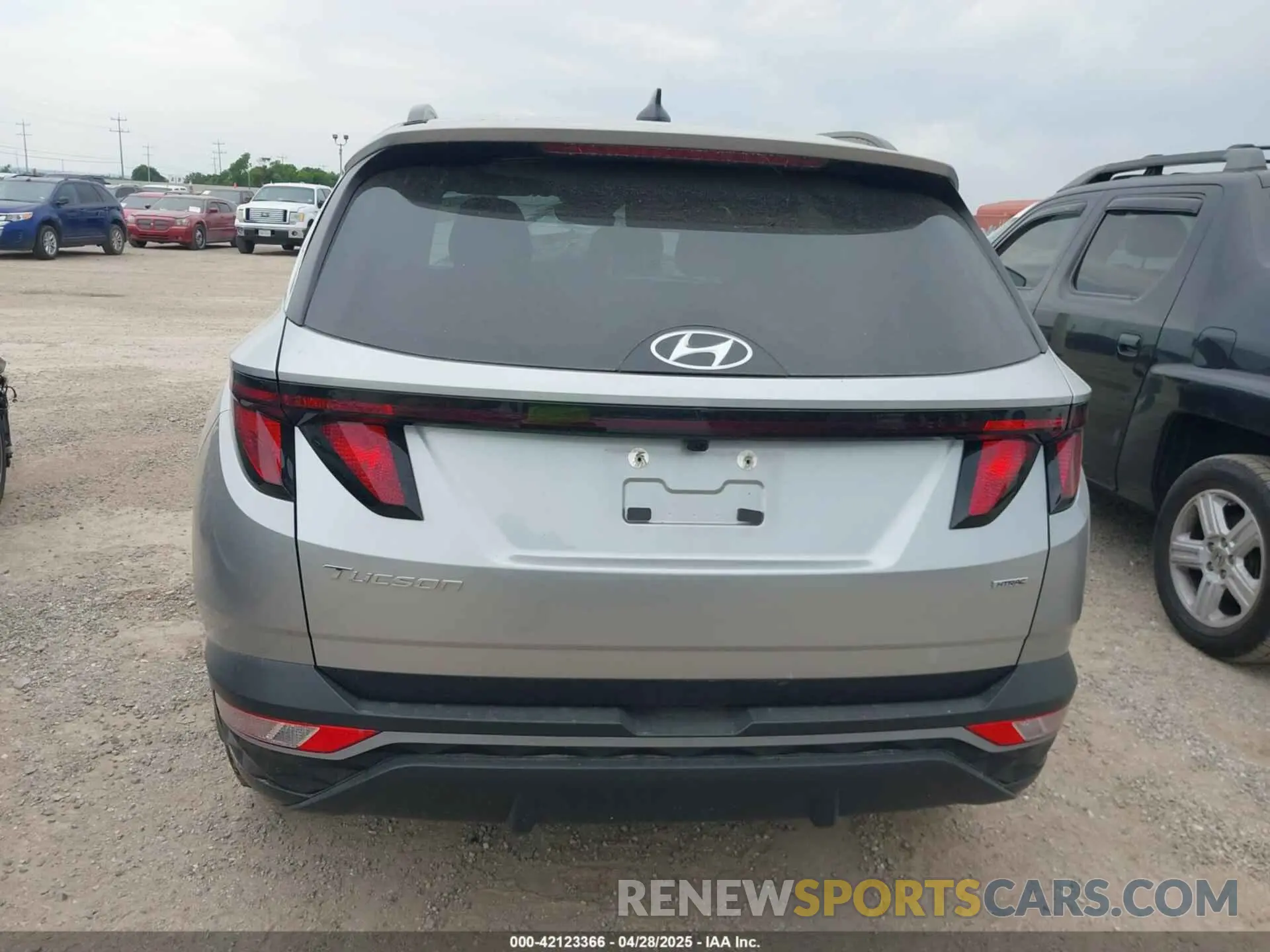 16 Photograph of a damaged car 5NMJBCDE8RH305362 HYUNDAI TUCSON 2024