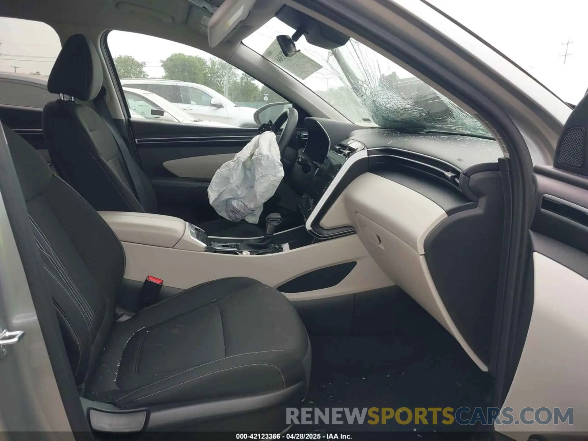 5 Photograph of a damaged car 5NMJBCDE8RH305362 HYUNDAI TUCSON 2024