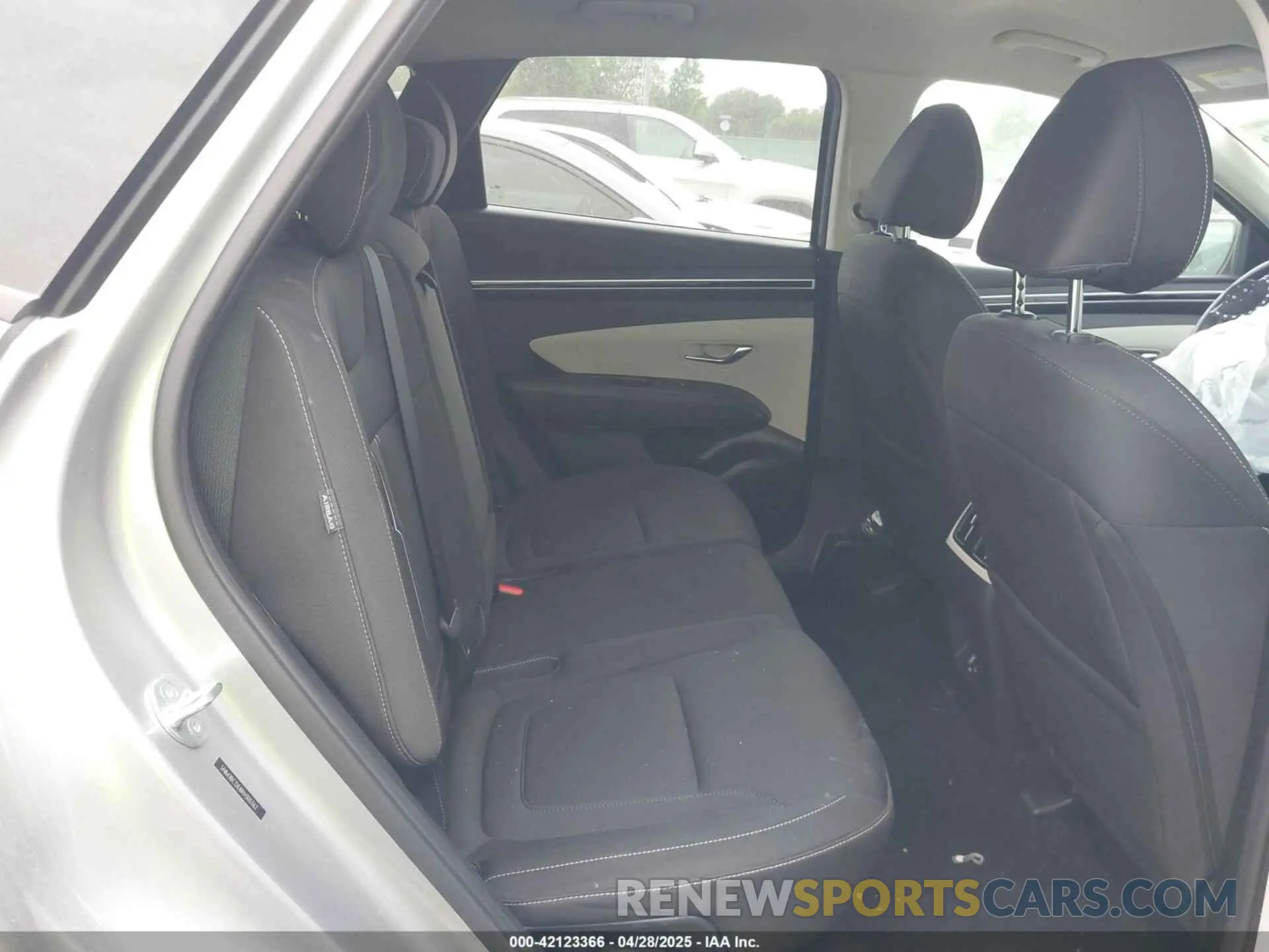 8 Photograph of a damaged car 5NMJBCDE8RH305362 HYUNDAI TUCSON 2024