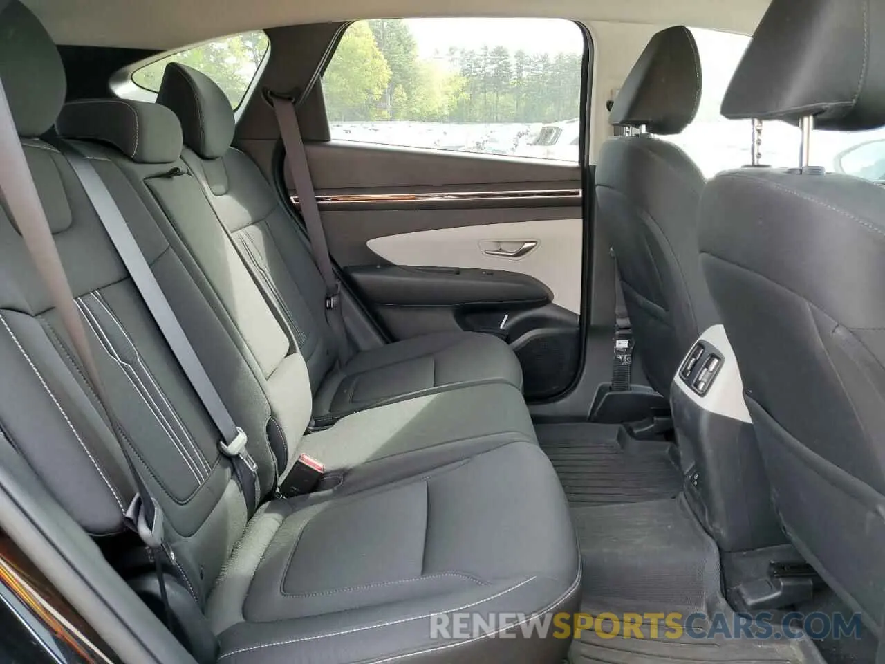 11 Photograph of a damaged car 5NMJBCDE8RH310089 HYUNDAI TUCSON 2024