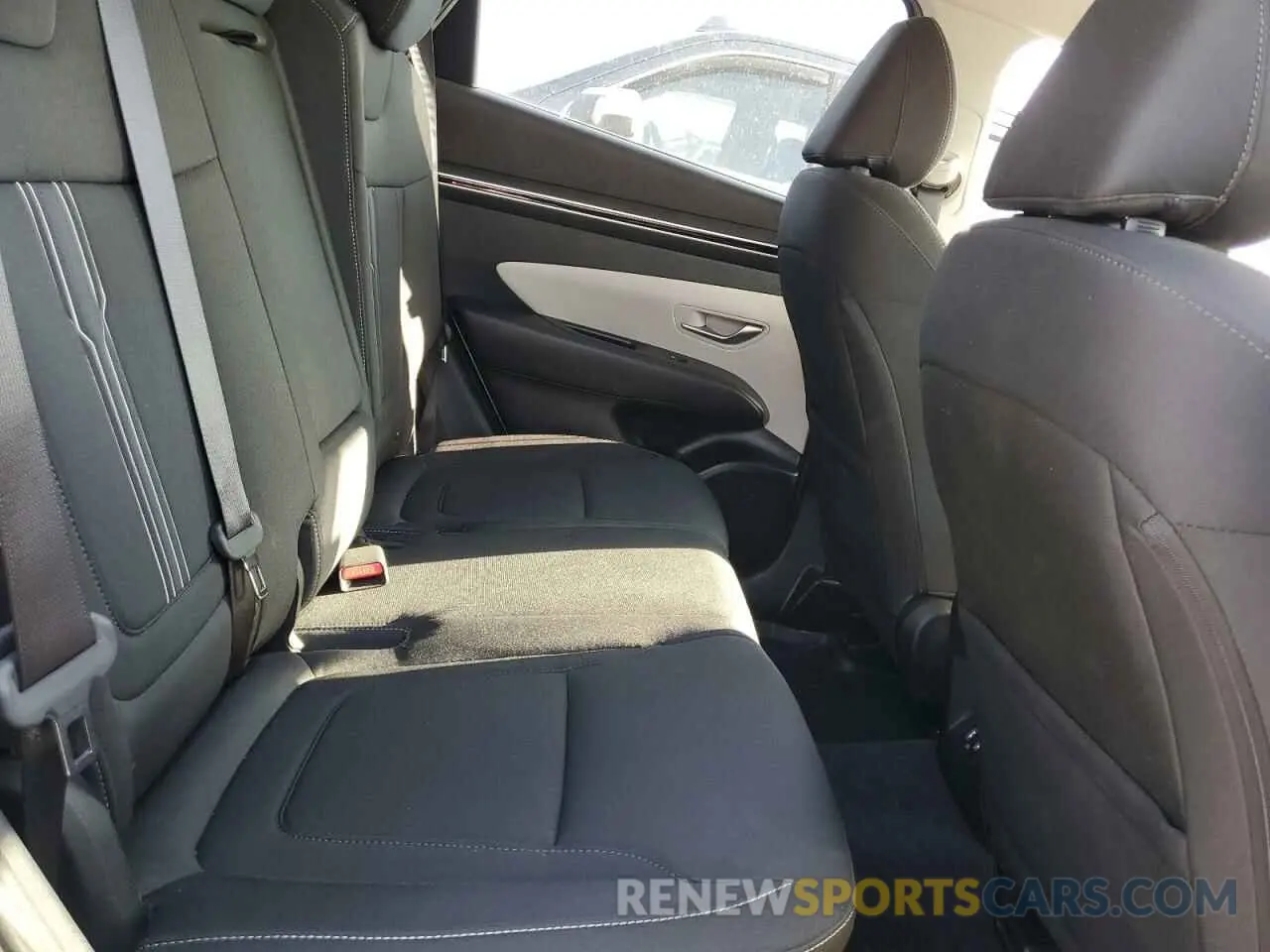 11 Photograph of a damaged car 5NMJBCDE8RH331069 HYUNDAI TUCSON 2024