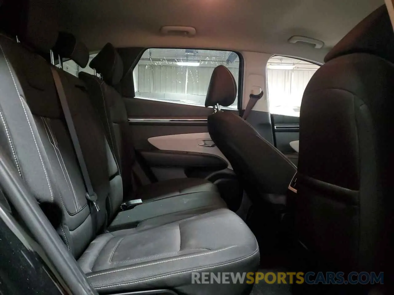 11 Photograph of a damaged car 5NMJBCDE8RH384242 HYUNDAI TUCSON 2024