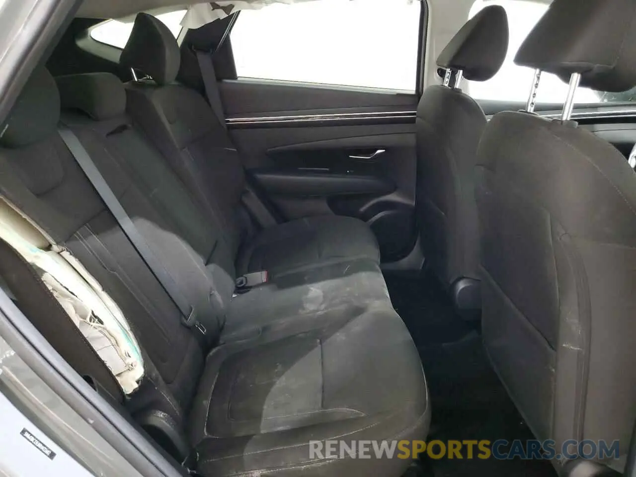 11 Photograph of a damaged car 5NMJBCDE8RH422682 HYUNDAI TUCSON 2024