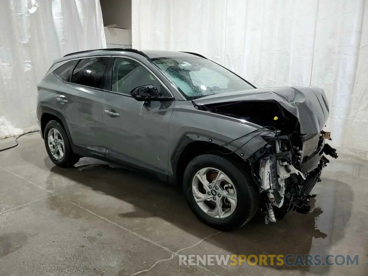 4 Photograph of a damaged car 5NMJBCDE8RH422682 HYUNDAI TUCSON 2024