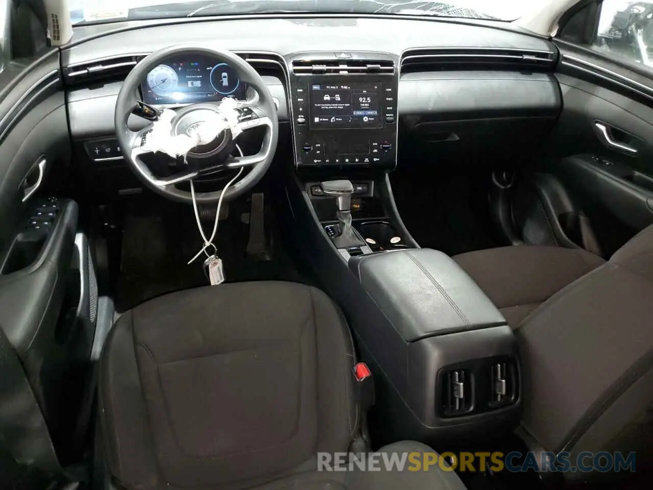 8 Photograph of a damaged car 5NMJBCDE8RH422682 HYUNDAI TUCSON 2024