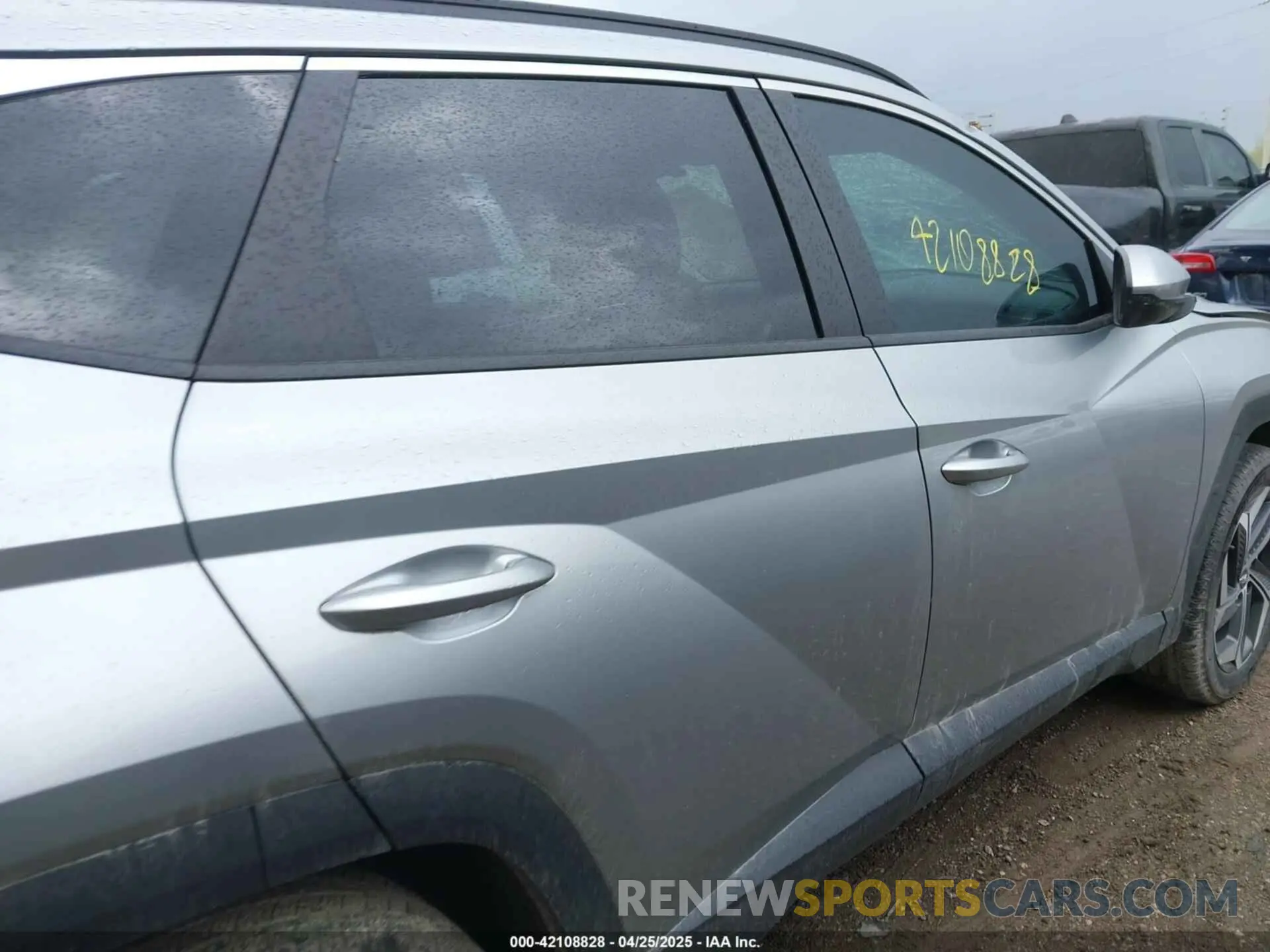 13 Photograph of a damaged car 5NMJBCDE8RH424934 HYUNDAI TUCSON 2024