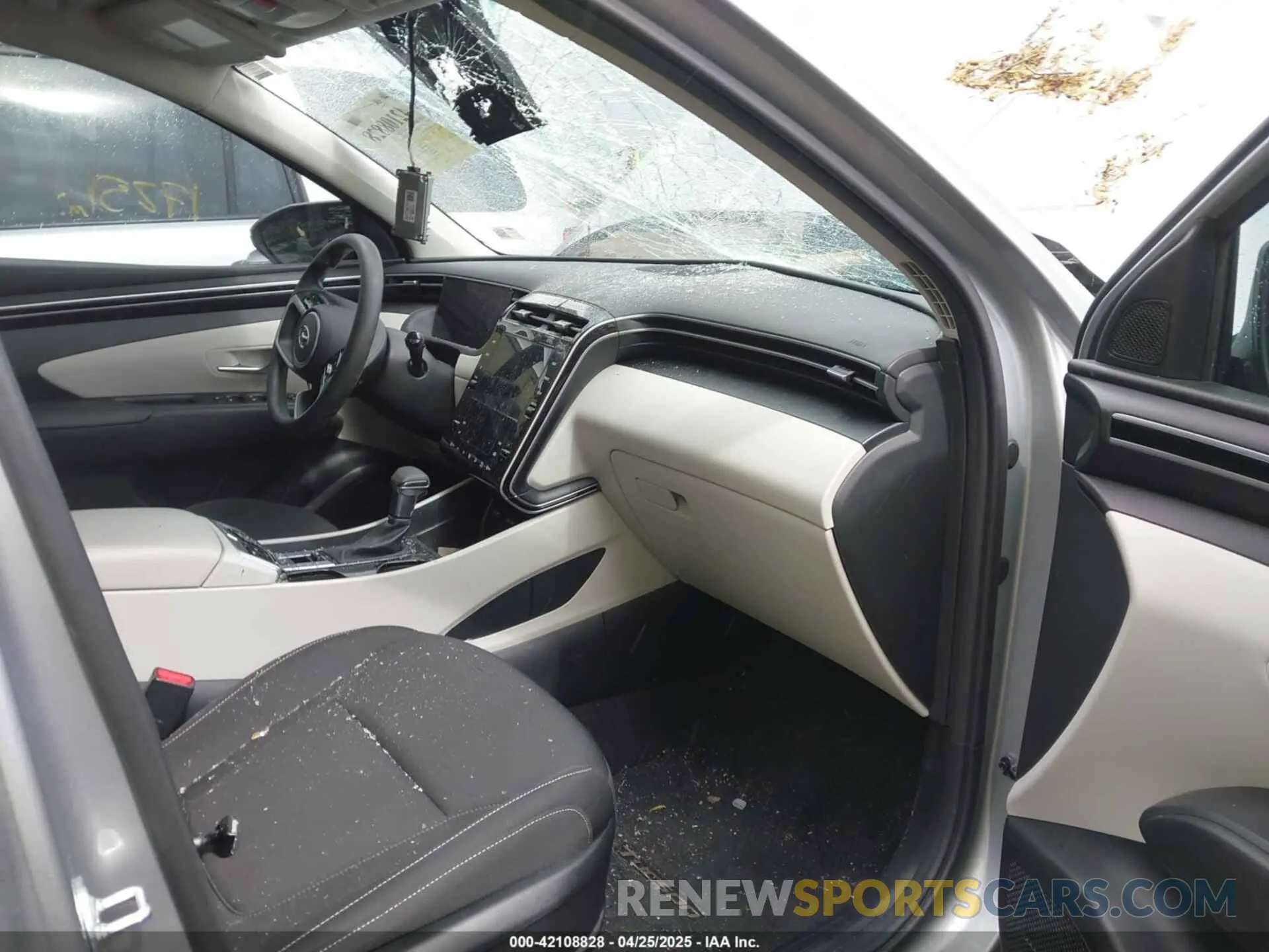 5 Photograph of a damaged car 5NMJBCDE8RH424934 HYUNDAI TUCSON 2024