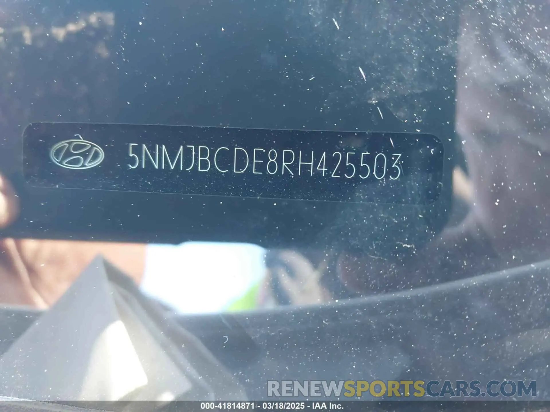 17 Photograph of a damaged car 5NMJBCDE8RH425503 HYUNDAI TUCSON 2024