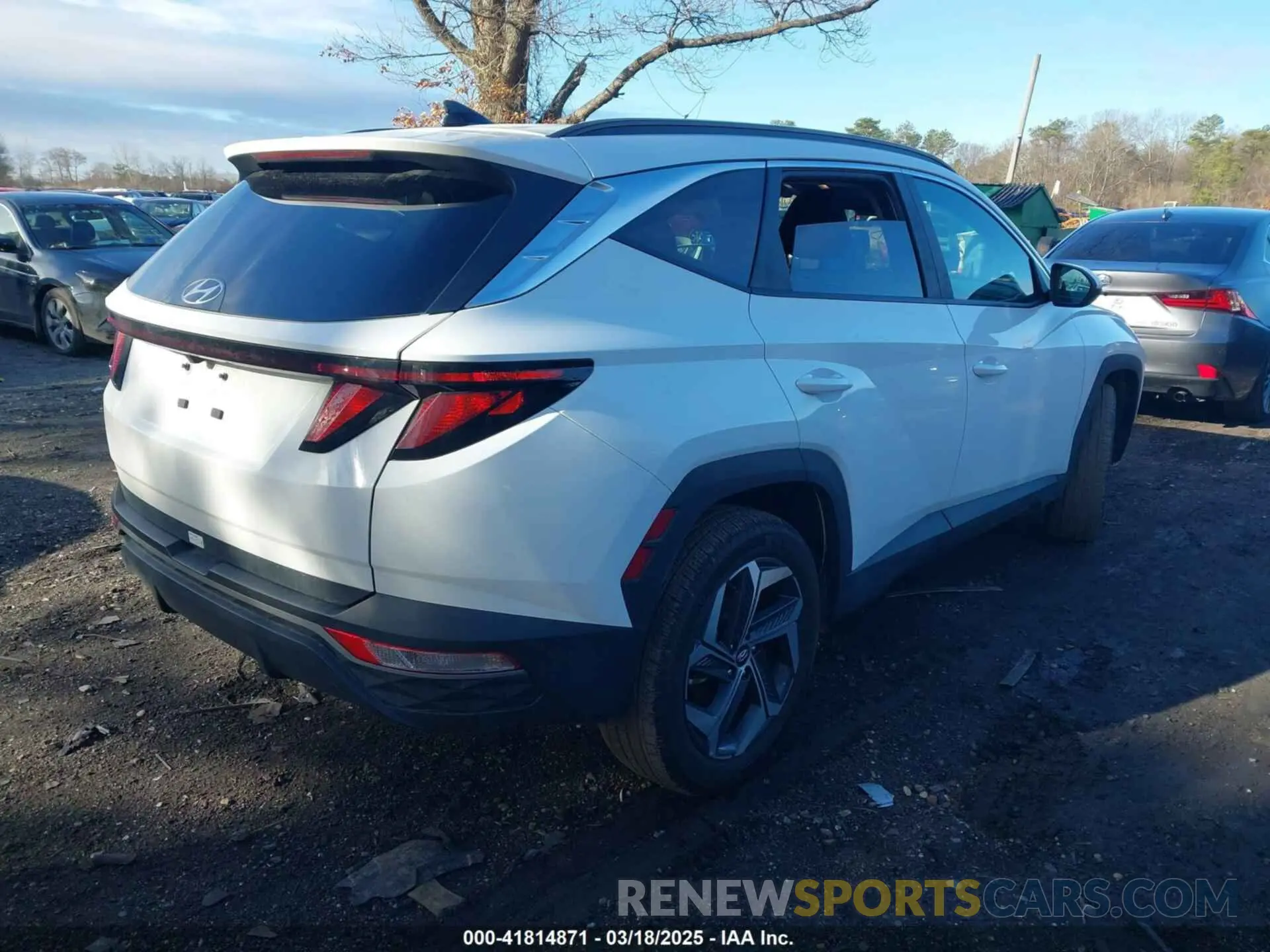 4 Photograph of a damaged car 5NMJBCDE8RH425503 HYUNDAI TUCSON 2024