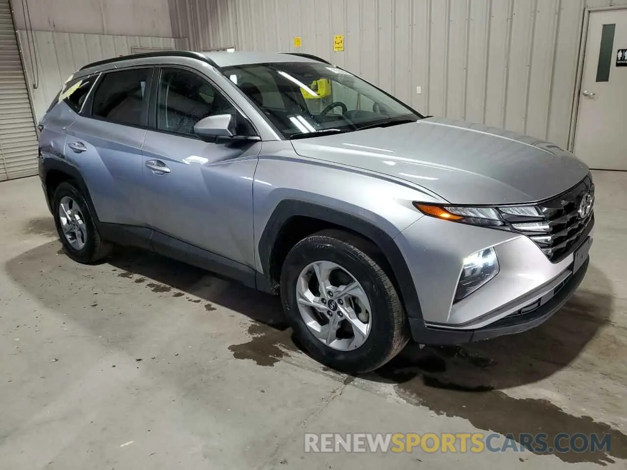 4 Photograph of a damaged car 5NMJBCDE9RH321182 HYUNDAI TUCSON 2024