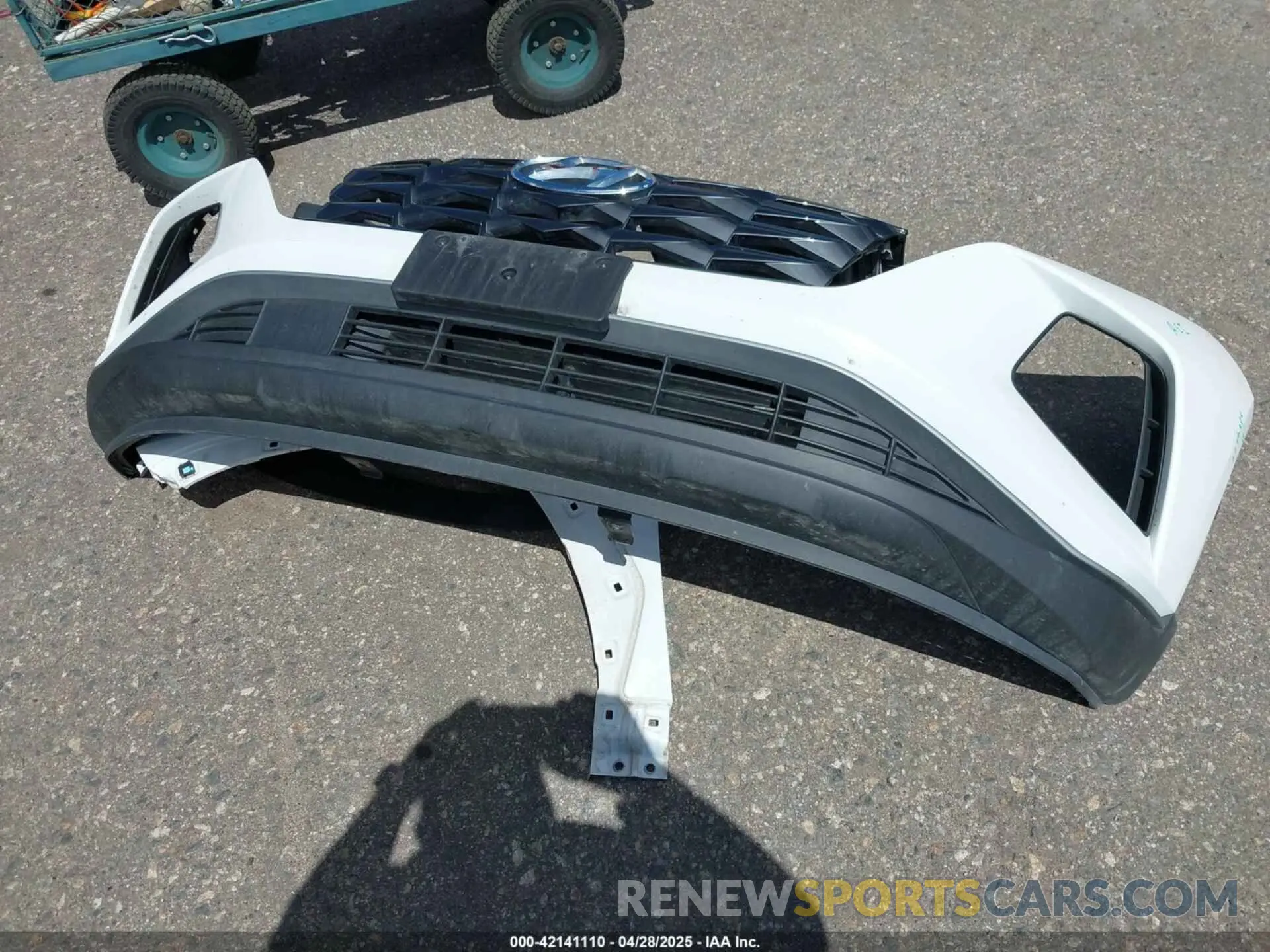 12 Photograph of a damaged car 5NMJBCDE9RH339164 HYUNDAI TUCSON 2024