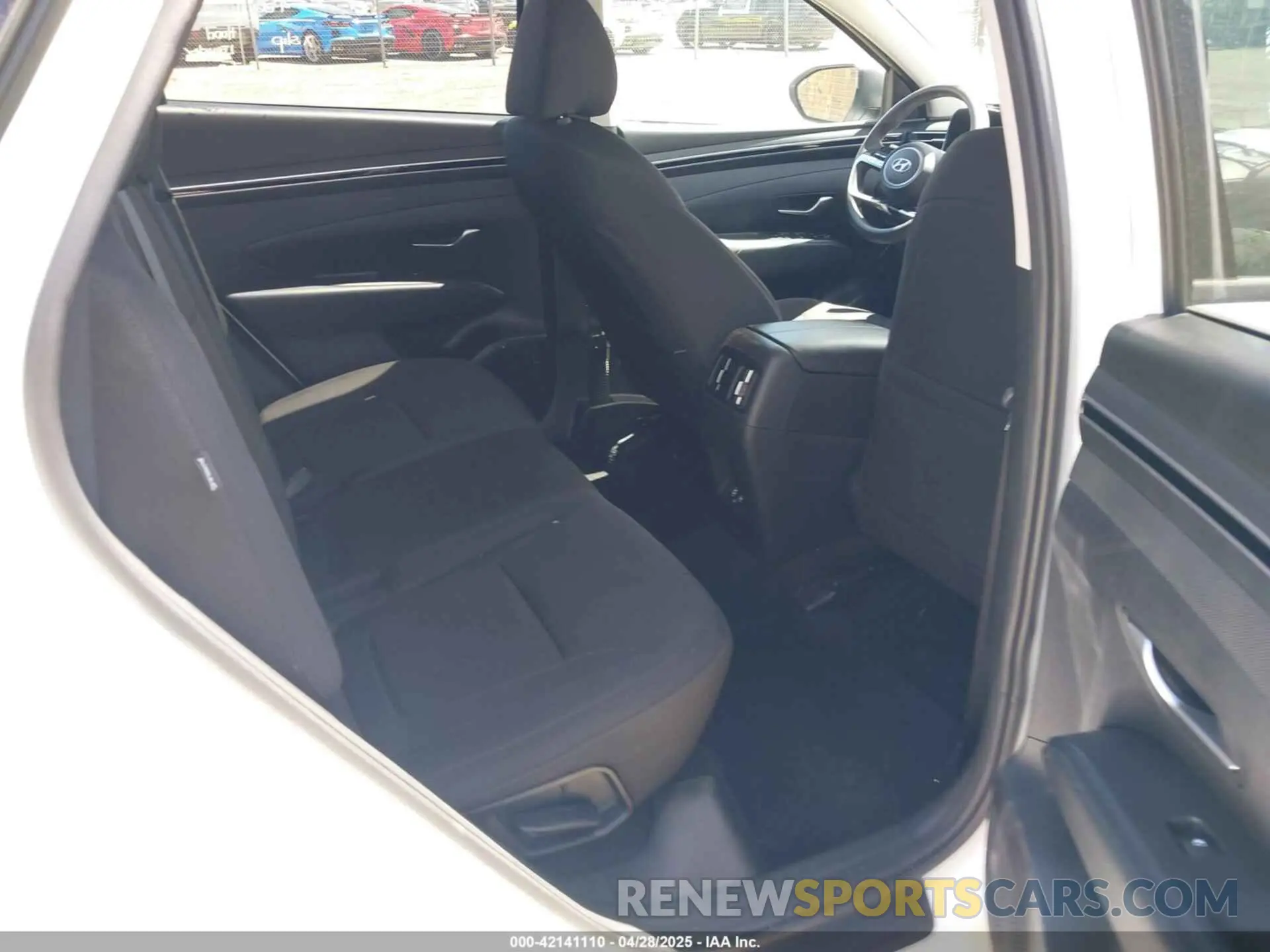 8 Photograph of a damaged car 5NMJBCDE9RH339164 HYUNDAI TUCSON 2024