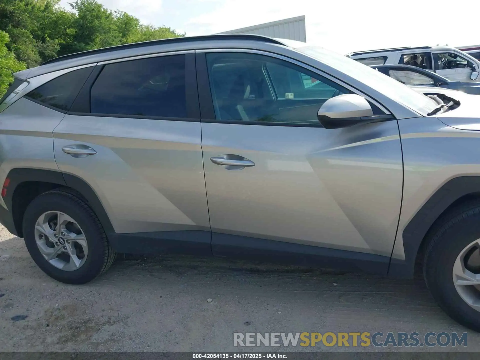 13 Photograph of a damaged car 5NMJBCDE9RH345305 HYUNDAI TUCSON 2024