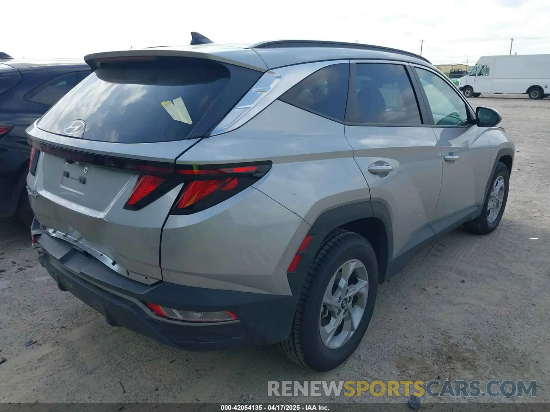 4 Photograph of a damaged car 5NMJBCDE9RH345305 HYUNDAI TUCSON 2024