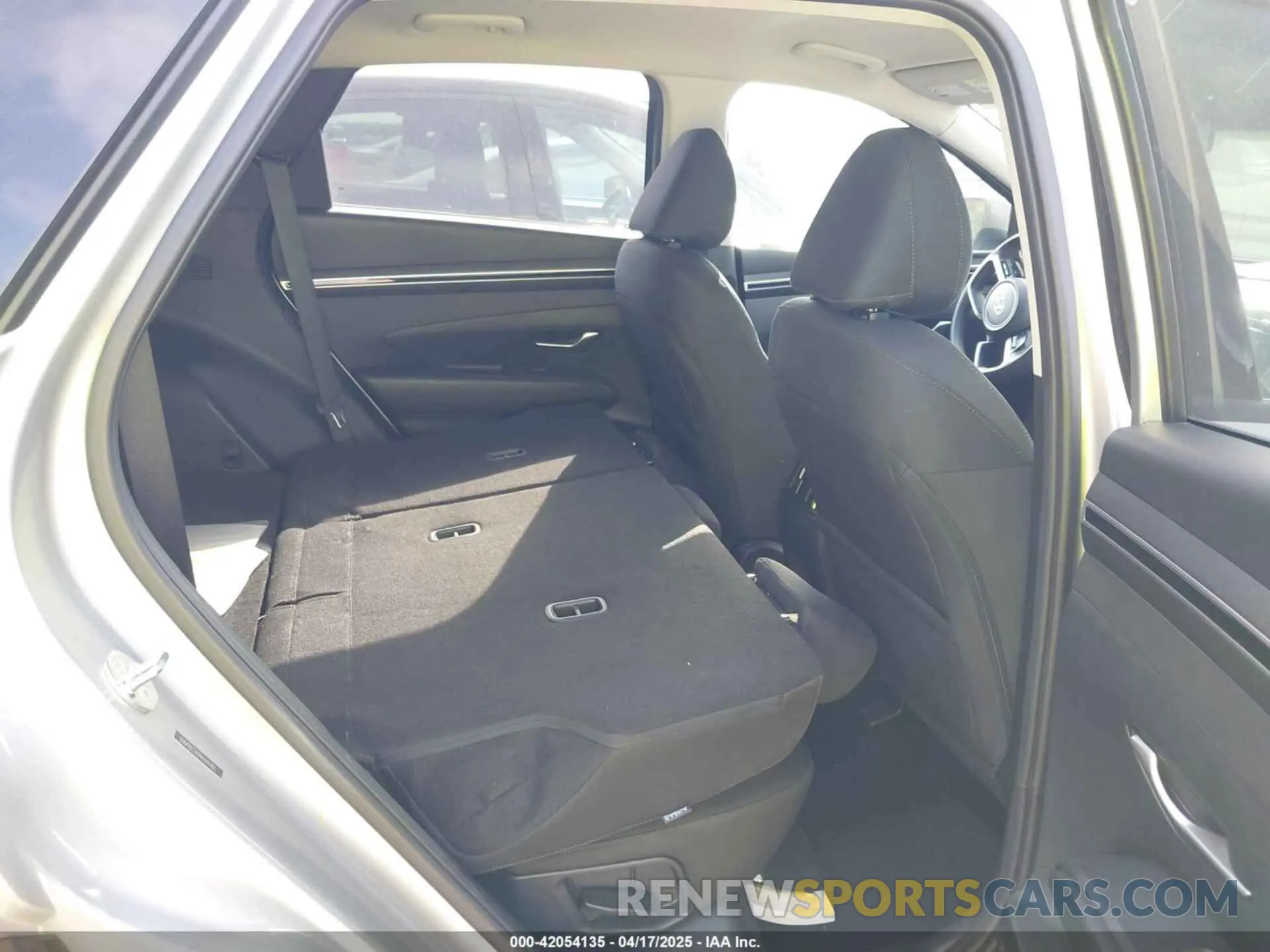 8 Photograph of a damaged car 5NMJBCDE9RH345305 HYUNDAI TUCSON 2024