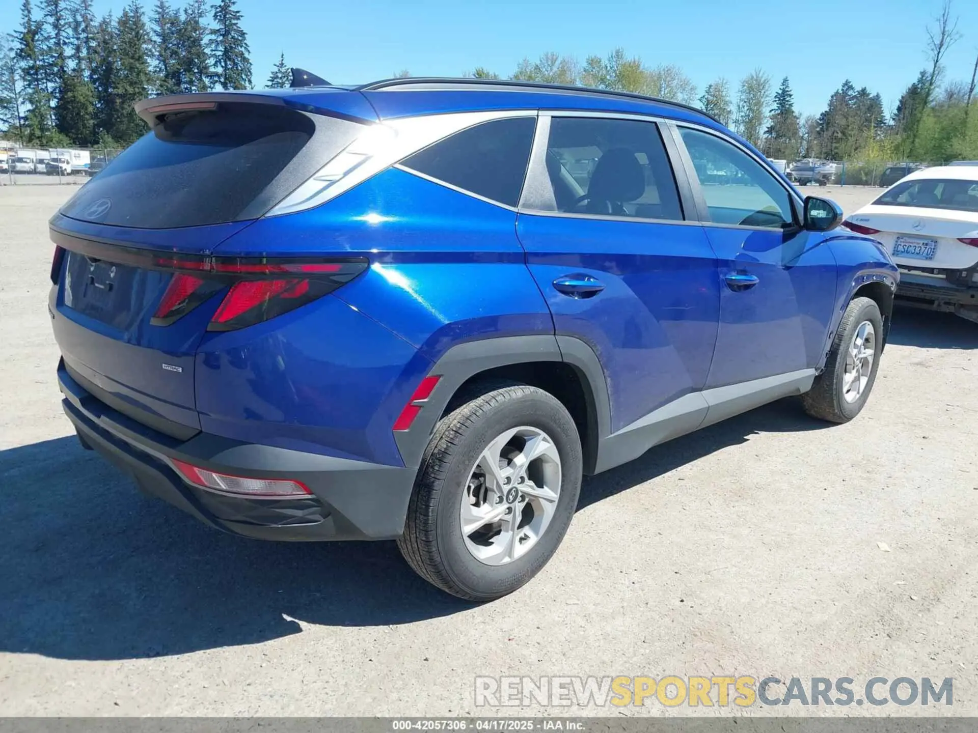 4 Photograph of a damaged car 5NMJBCDE9RH352223 HYUNDAI TUCSON 2024