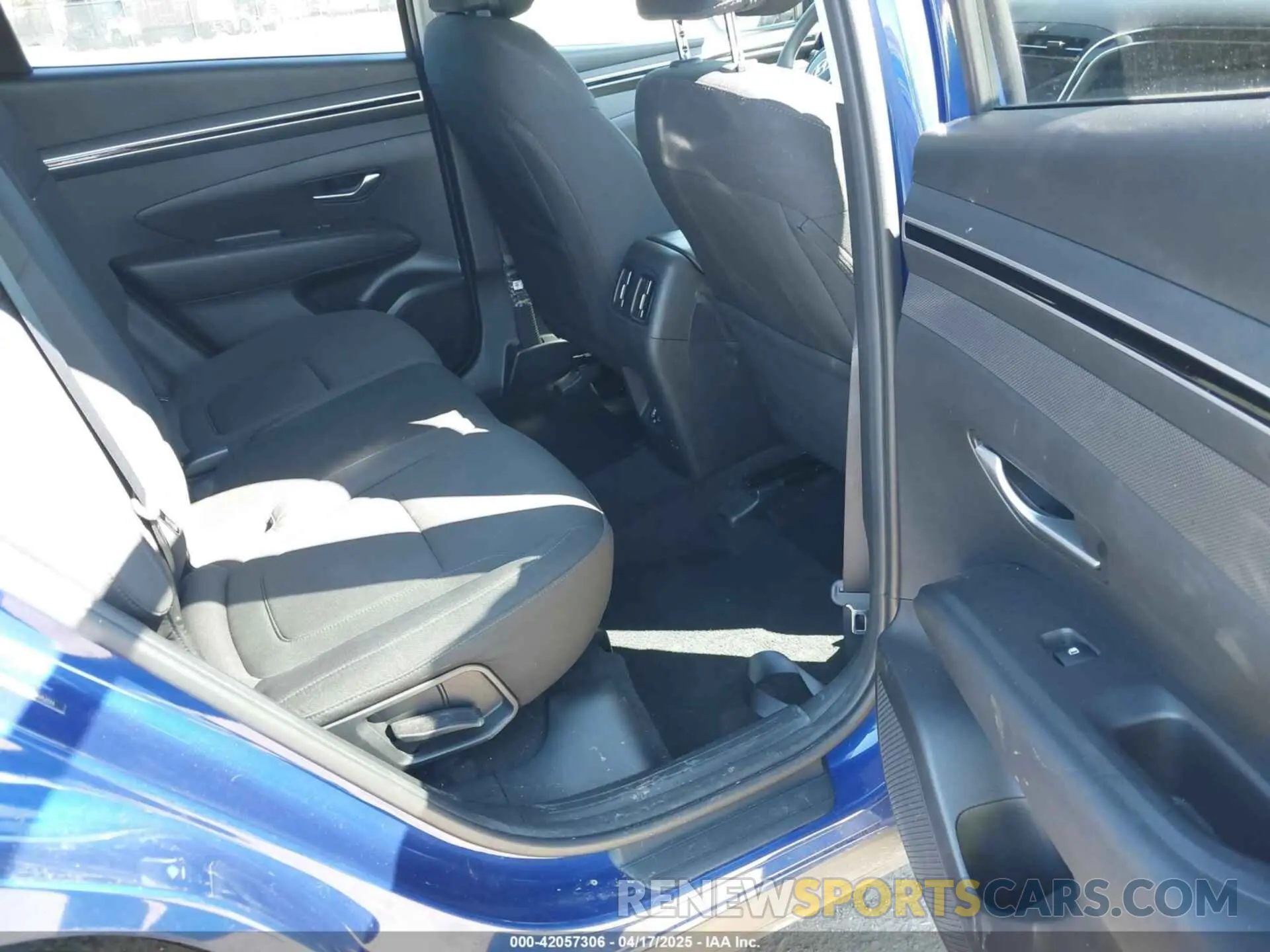 8 Photograph of a damaged car 5NMJBCDE9RH352223 HYUNDAI TUCSON 2024