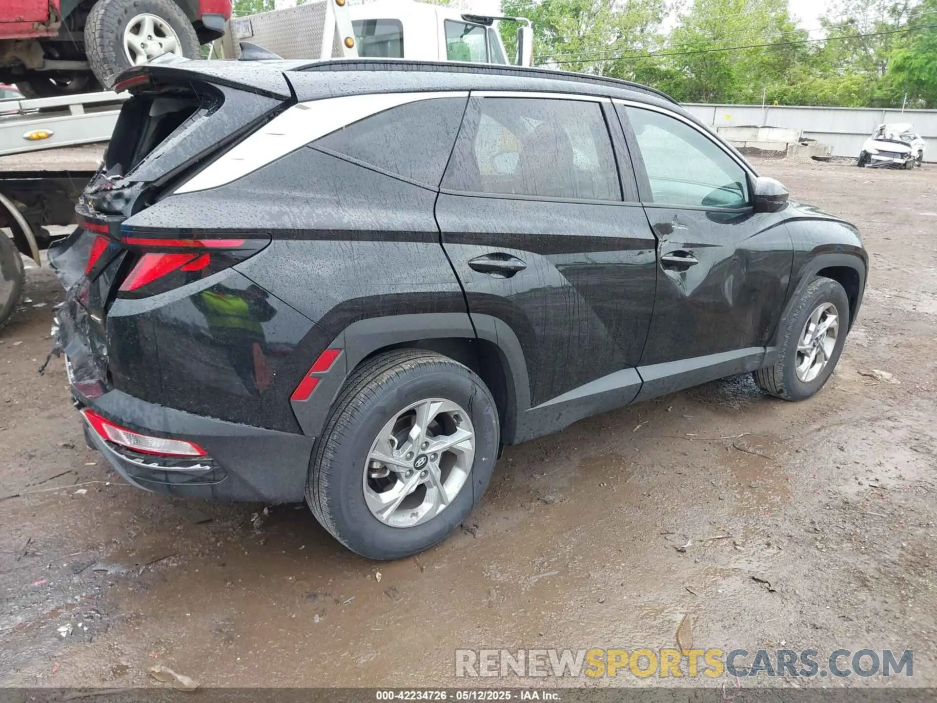 4 Photograph of a damaged car 5NMJBCDE9RH386338 HYUNDAI TUCSON 2024