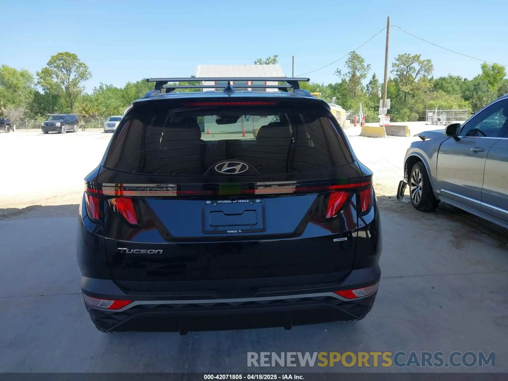 16 Photograph of a damaged car 5NMJBCDE9RH420391 HYUNDAI TUCSON 2024