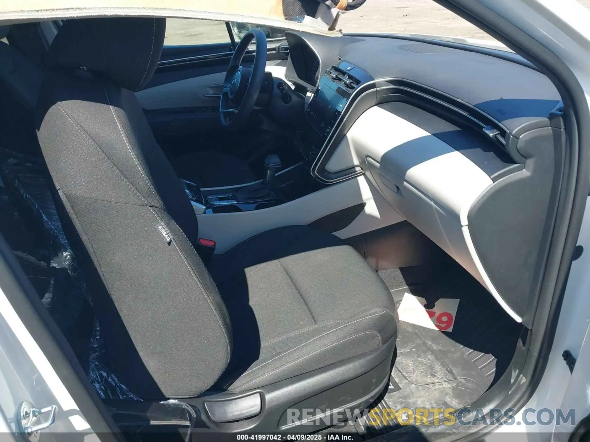 5 Photograph of a damaged car 5NMJBCDEXRH370763 HYUNDAI TUCSON 2024