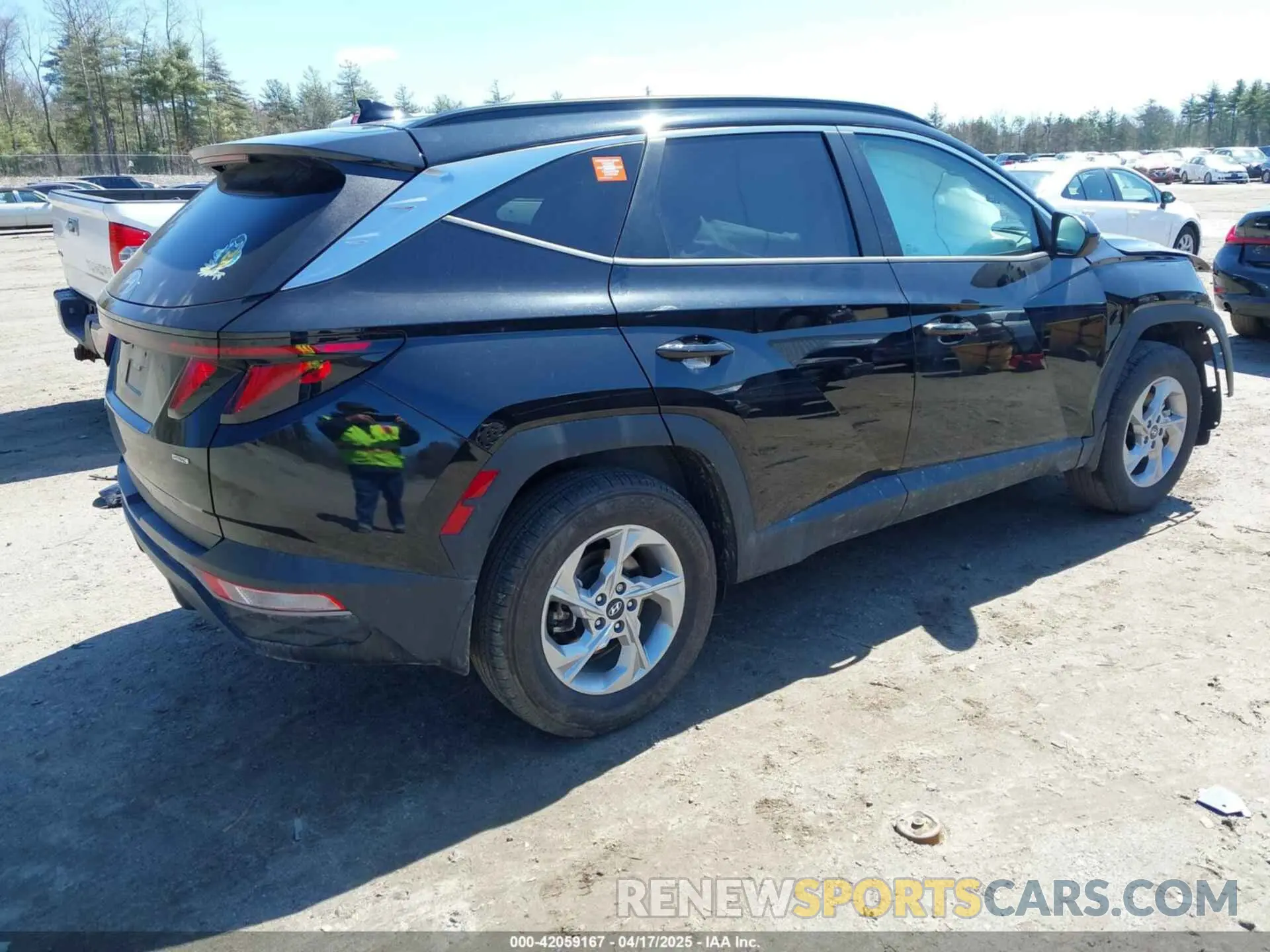 4 Photograph of a damaged car 5NMJBCDEXRH378992 HYUNDAI TUCSON 2024