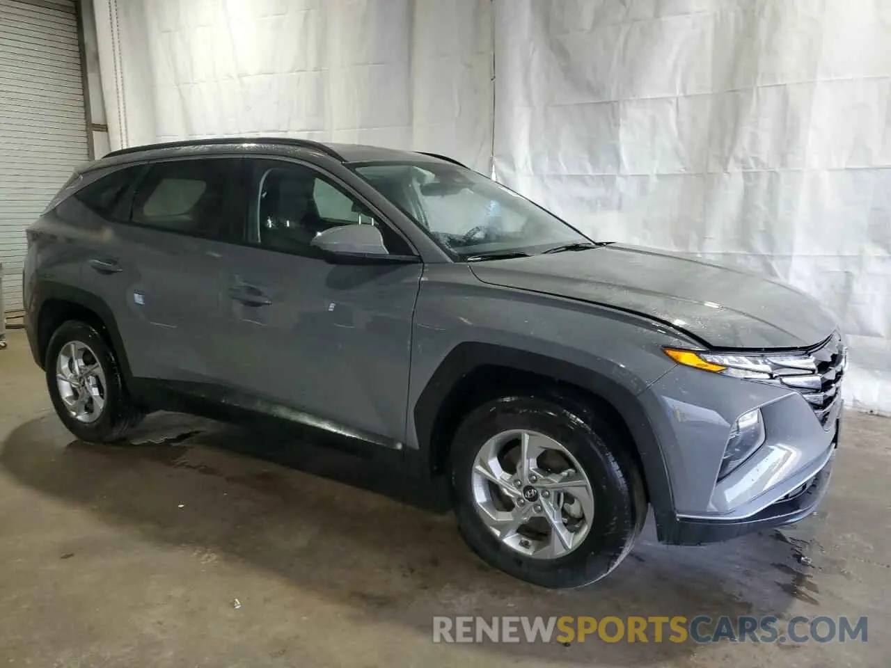 4 Photograph of a damaged car 5NMJBCDEXRH383691 HYUNDAI TUCSON 2024
