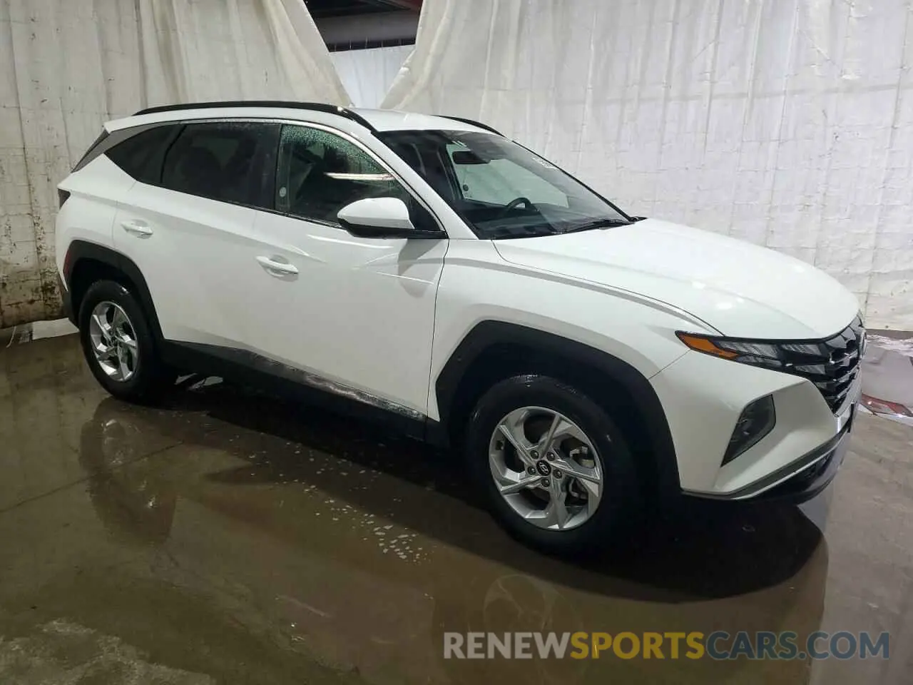 4 Photograph of a damaged car 5NMJBCDEXRH398210 HYUNDAI TUCSON 2024