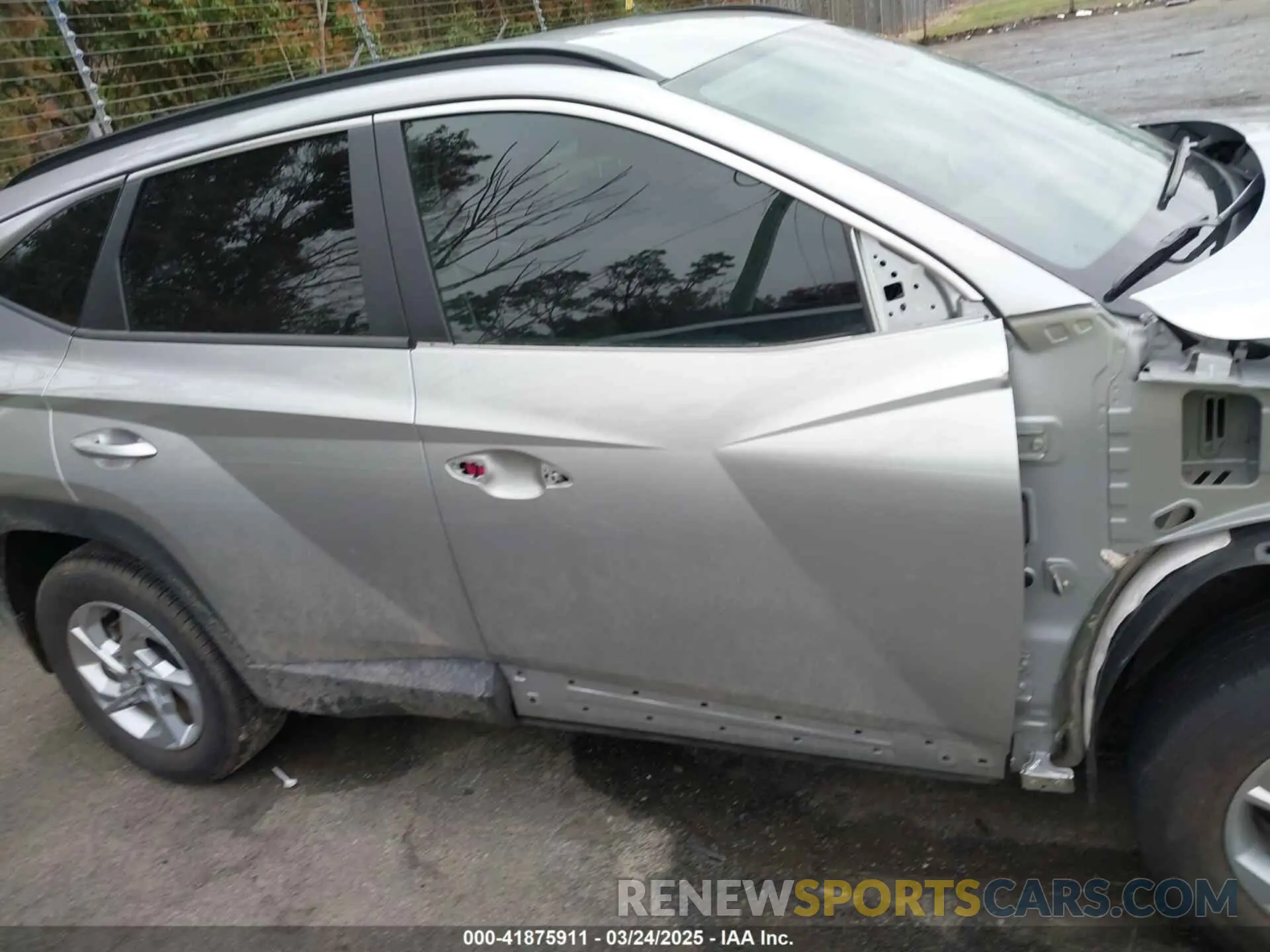 13 Photograph of a damaged car 5NMJBCDEXRH404720 HYUNDAI TUCSON 2024