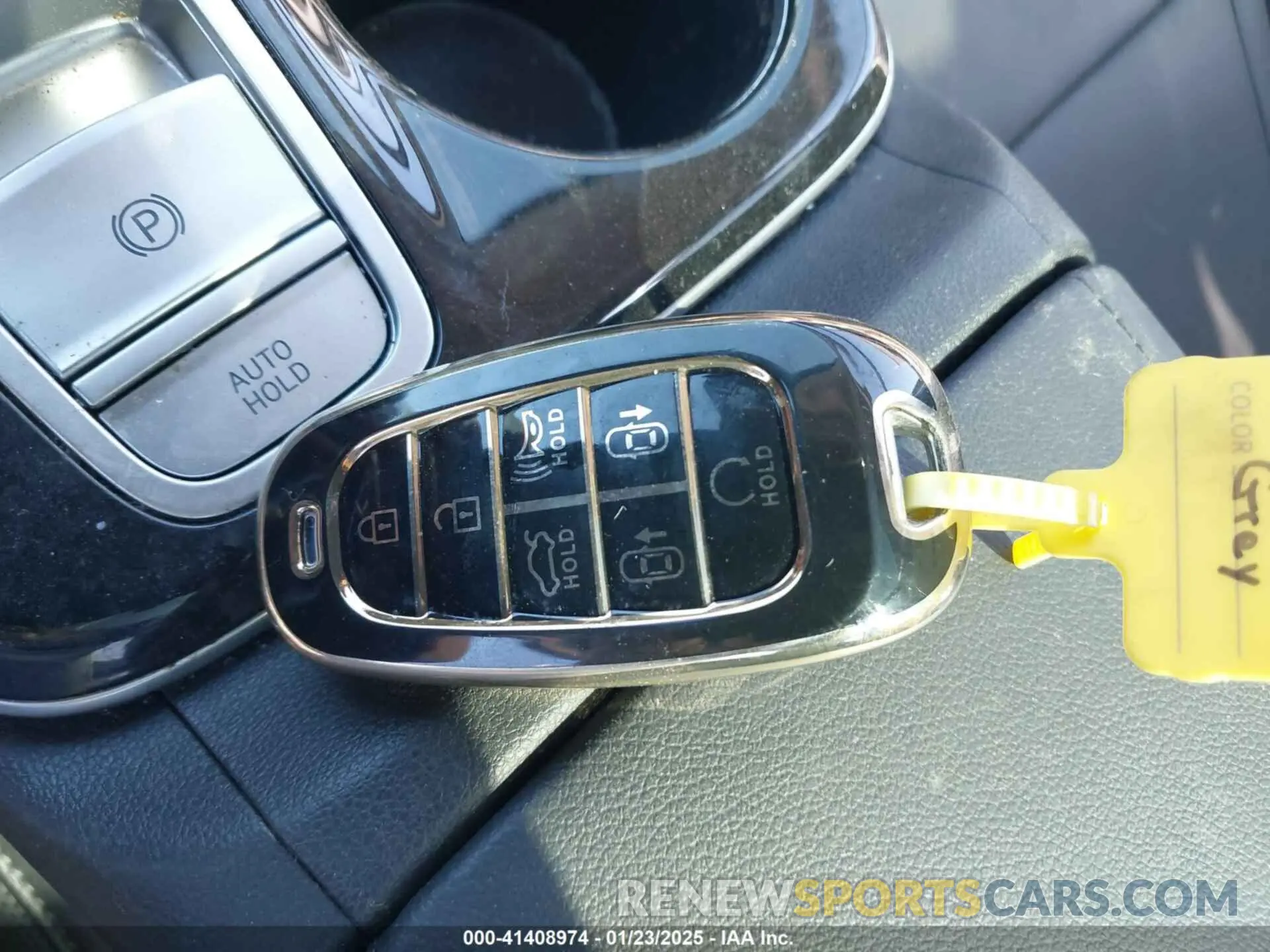 11 Photograph of a damaged car 5NMJE3DE0RH305041 HYUNDAI TUCSON 2024