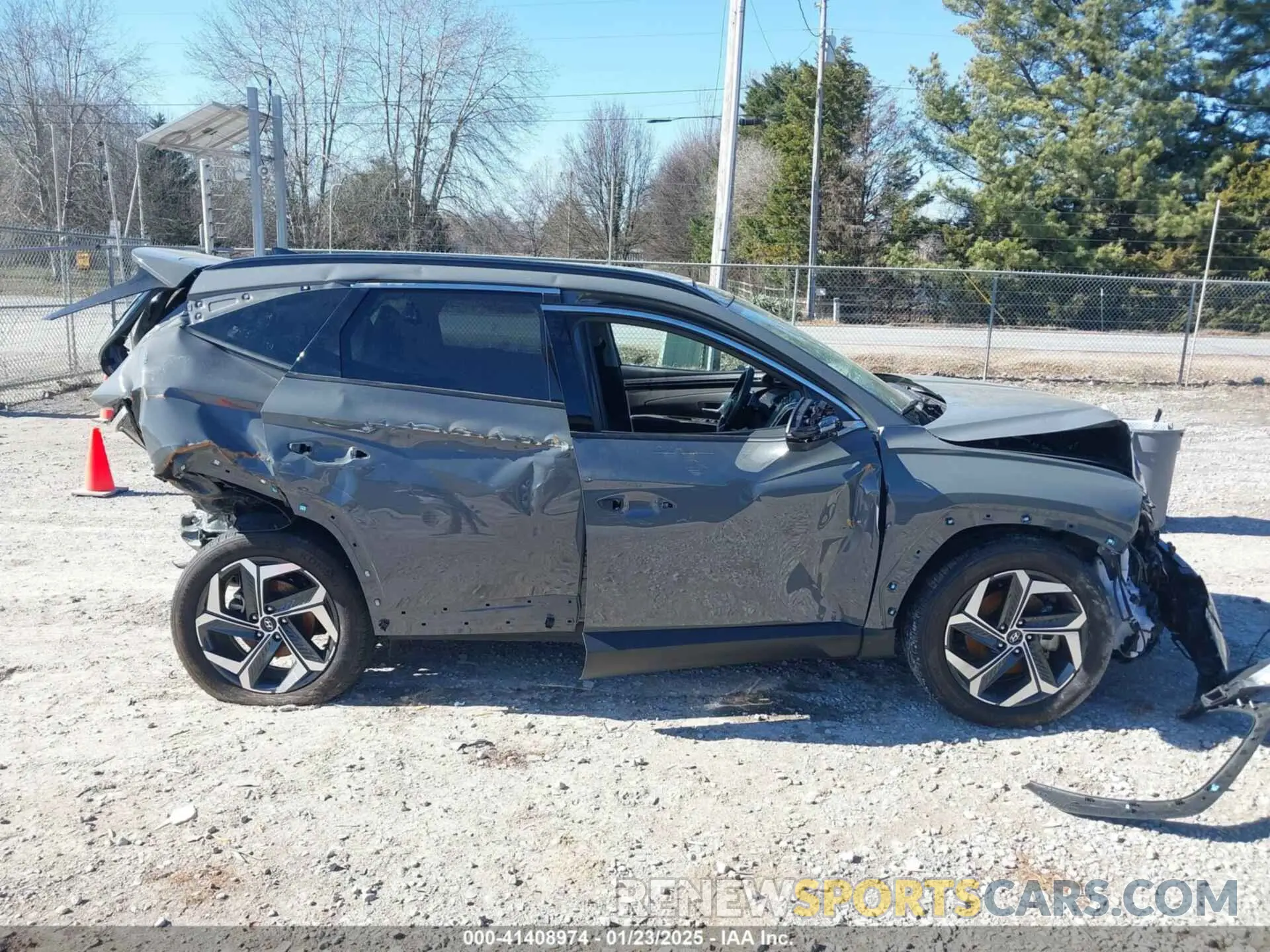 14 Photograph of a damaged car 5NMJE3DE0RH305041 HYUNDAI TUCSON 2024