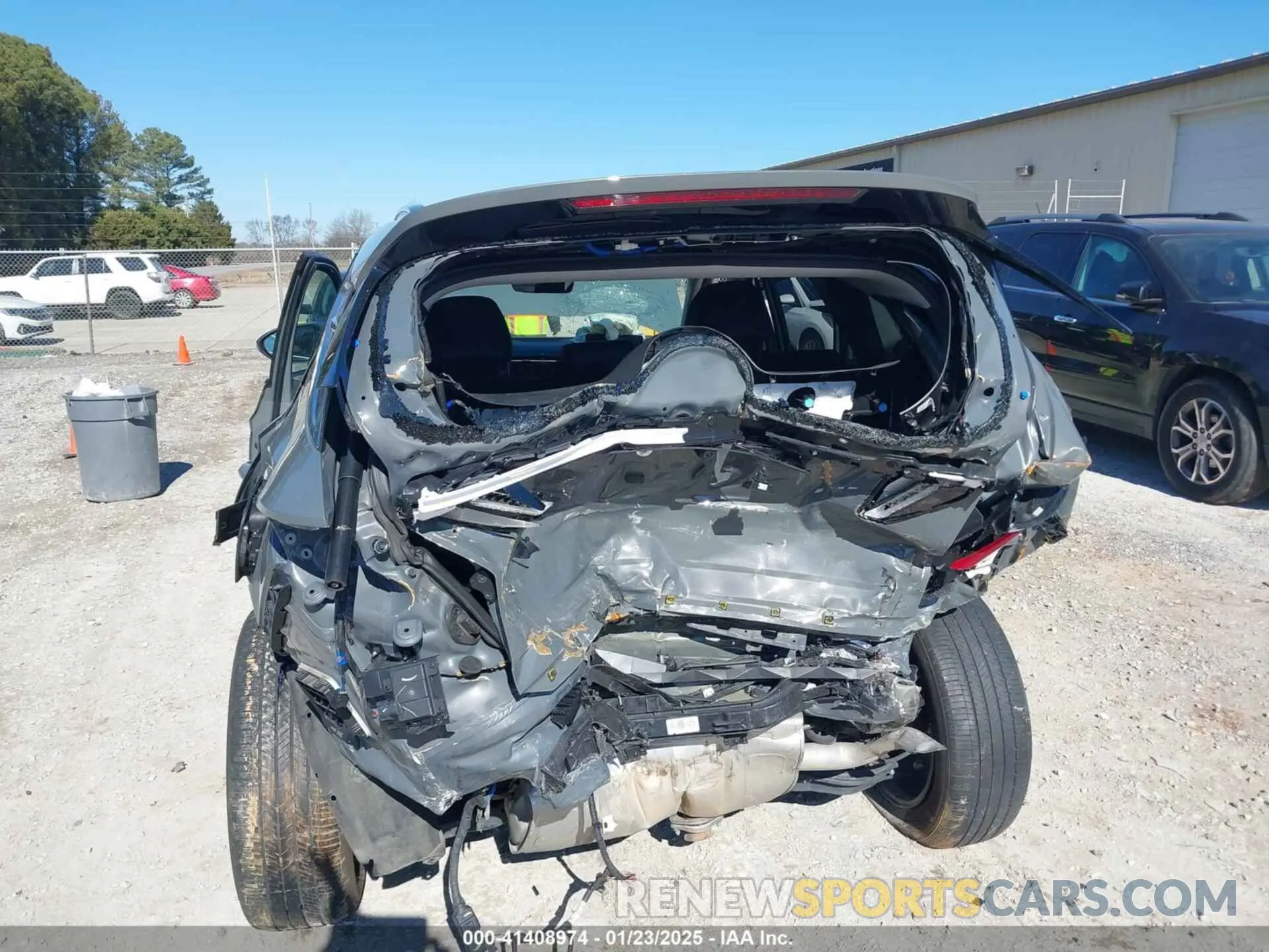 18 Photograph of a damaged car 5NMJE3DE0RH305041 HYUNDAI TUCSON 2024