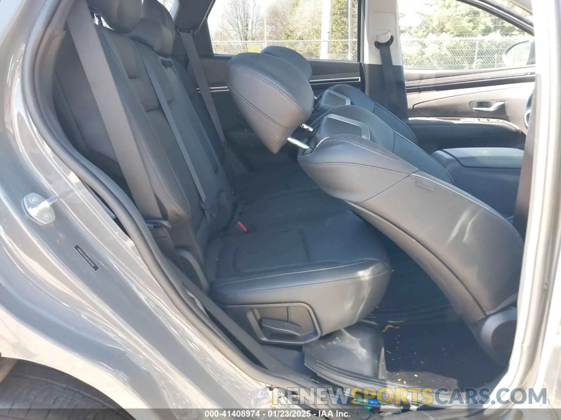 8 Photograph of a damaged car 5NMJE3DE0RH305041 HYUNDAI TUCSON 2024
