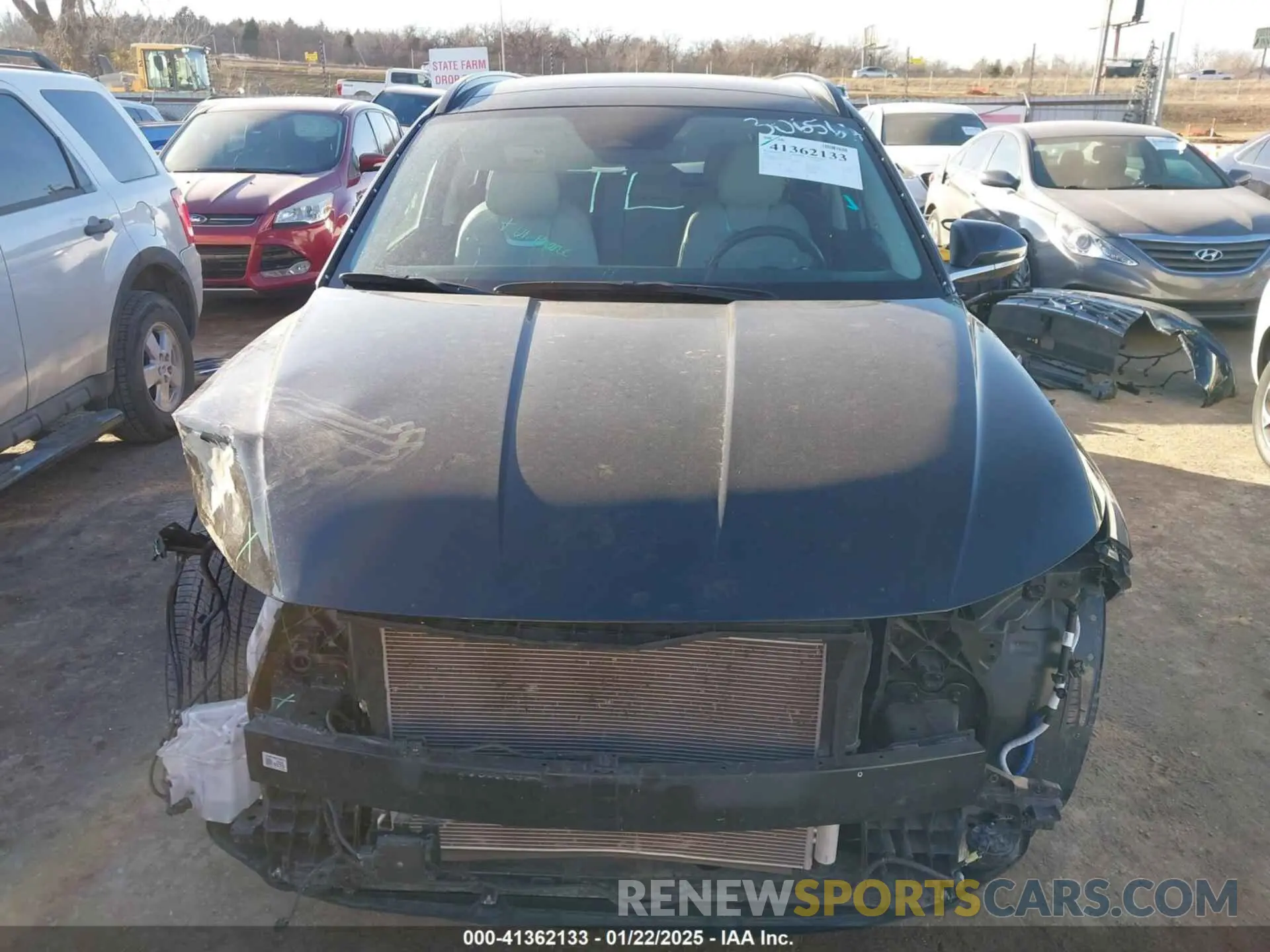 13 Photograph of a damaged car 5NMJE3DE0RH306562 HYUNDAI TUCSON 2024