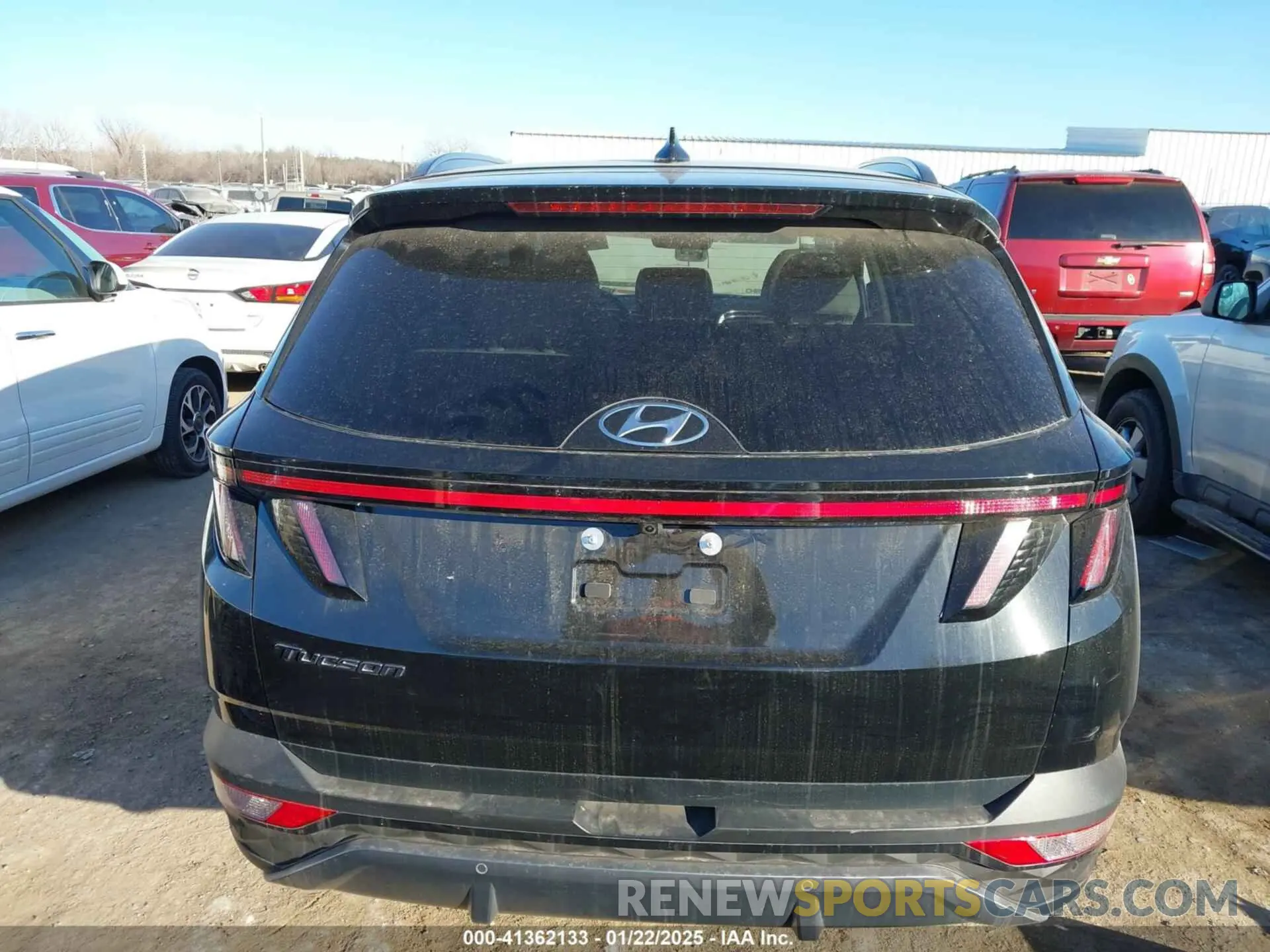 17 Photograph of a damaged car 5NMJE3DE0RH306562 HYUNDAI TUCSON 2024