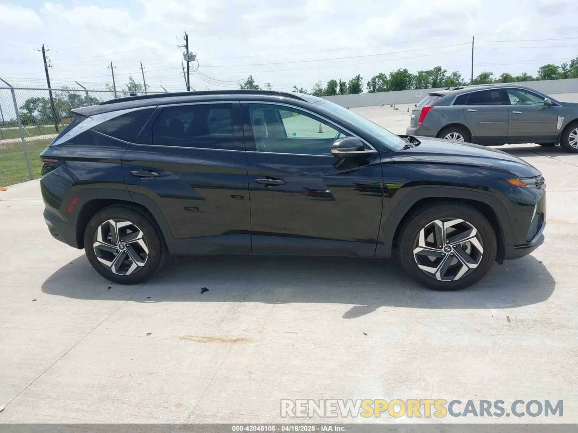 13 Photograph of a damaged car 5NMJE3DE2RH351390 HYUNDAI TUCSON 2024