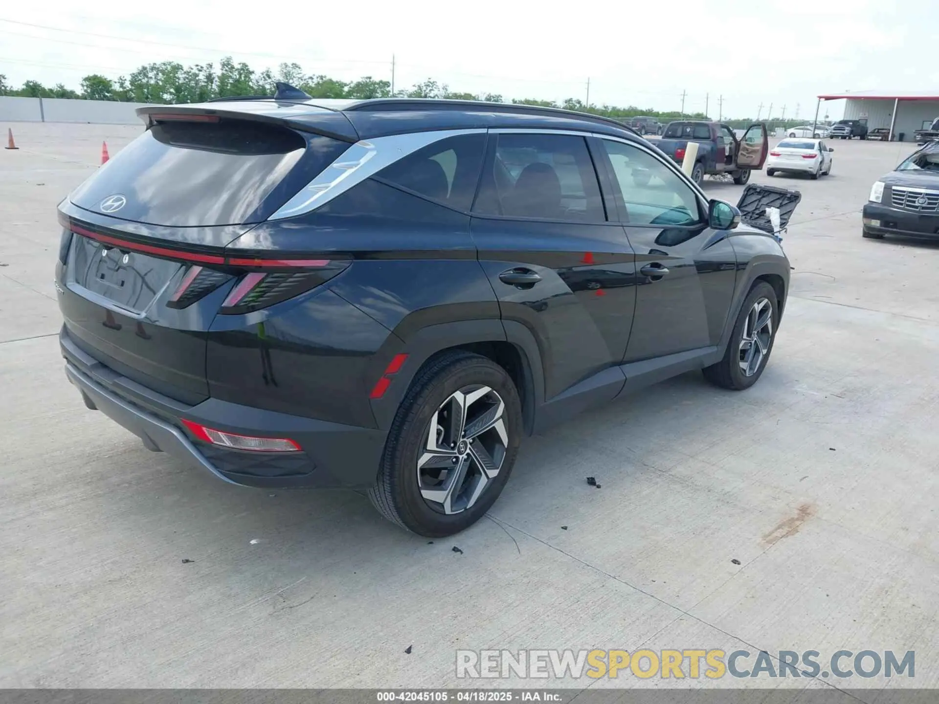 4 Photograph of a damaged car 5NMJE3DE2RH351390 HYUNDAI TUCSON 2024