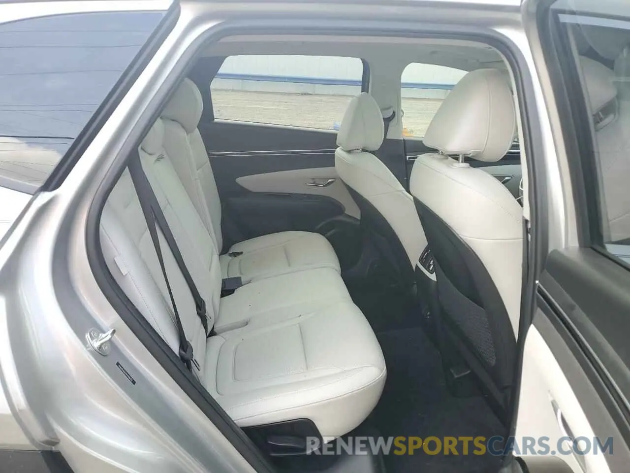 11 Photograph of a damaged car 5NMJE3DE3RH405702 HYUNDAI TUCSON 2024