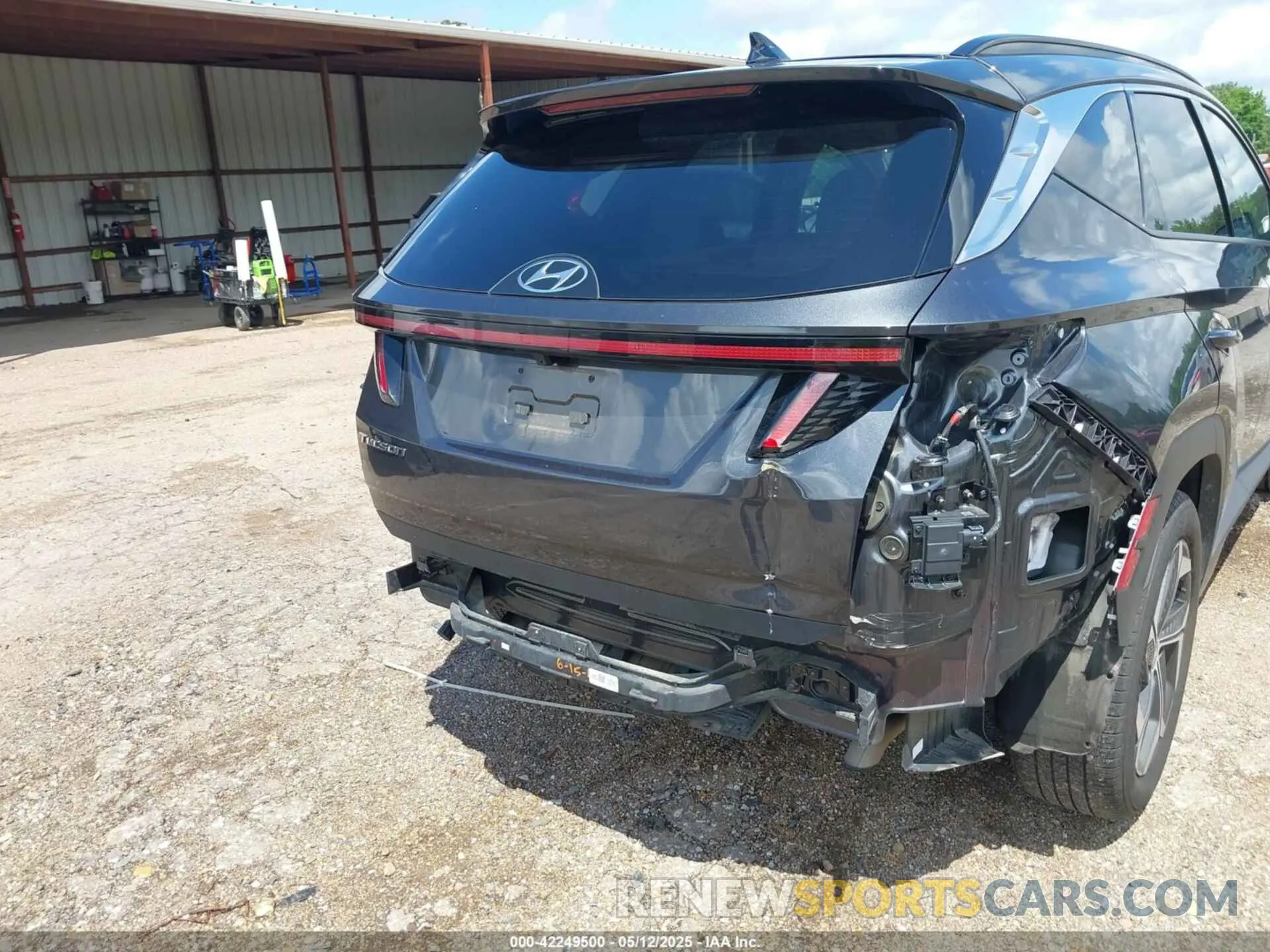 19 Photograph of a damaged car 5NMJE3DE4RH357627 HYUNDAI TUCSON 2024