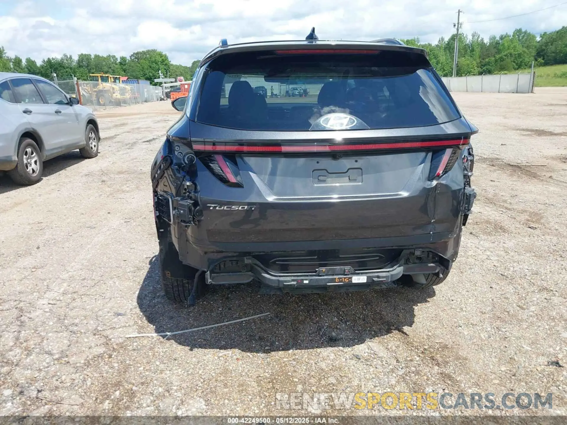 6 Photograph of a damaged car 5NMJE3DE4RH357627 HYUNDAI TUCSON 2024